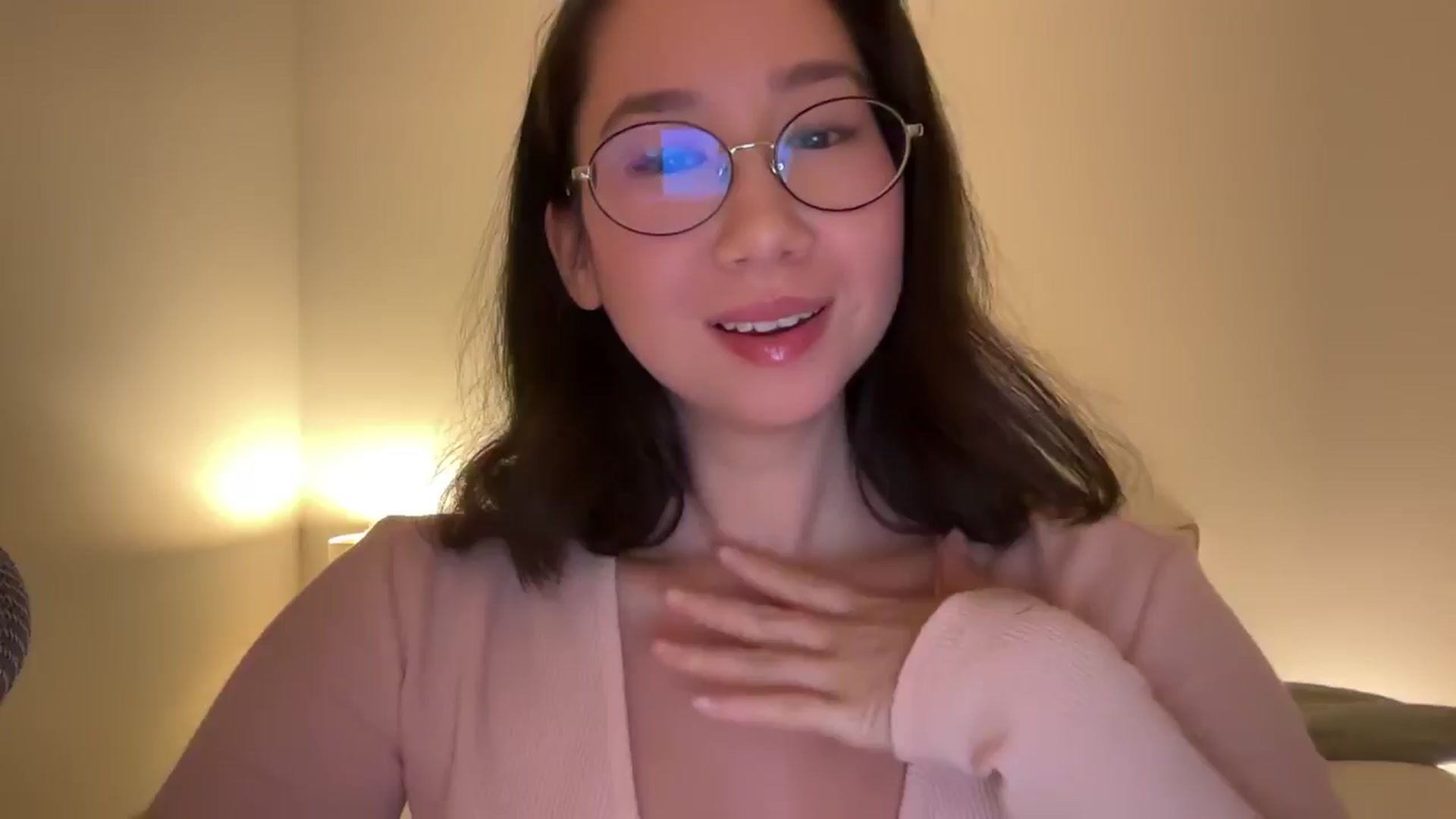 Gallery image thumbnail from cute_asian69's myfreecams stream on, 12/22/2024, 03:25 image 14 of 20