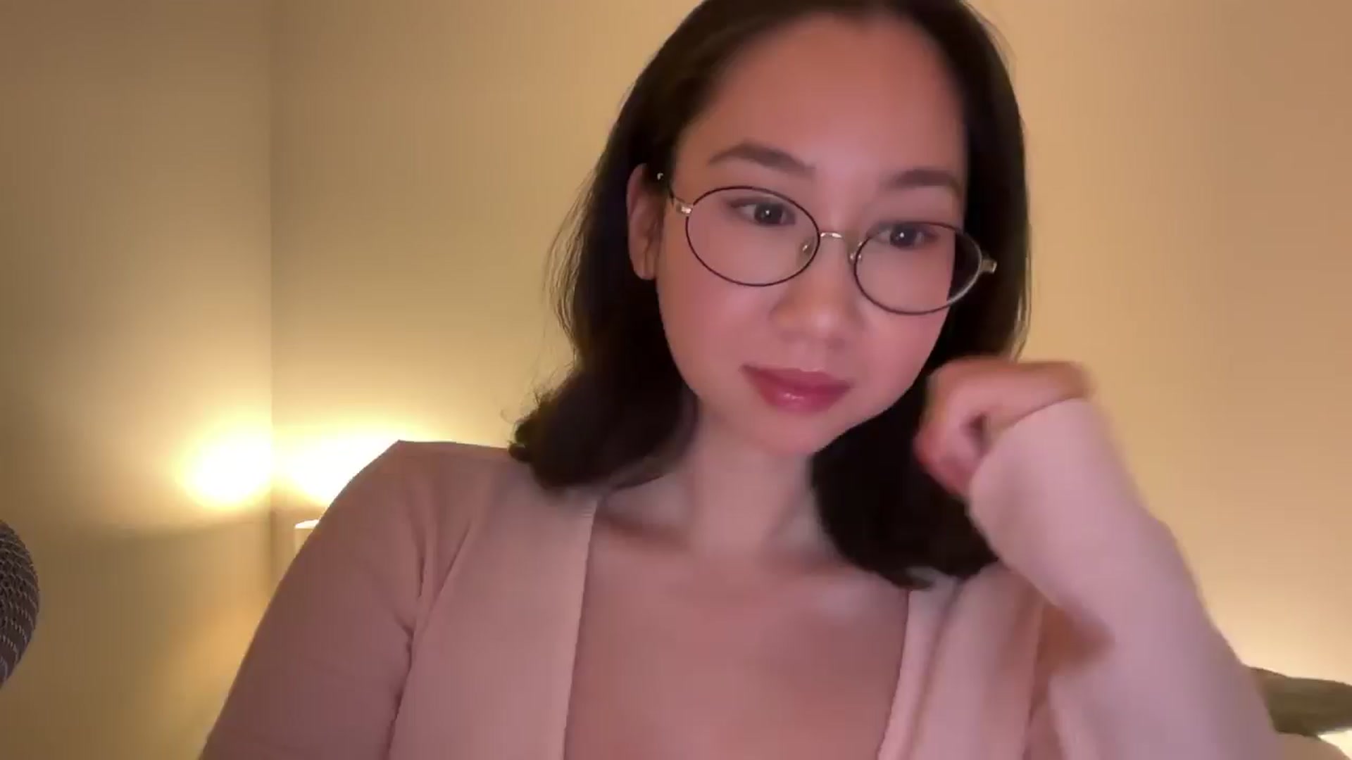 Gallery image thumbnail from cute_asian69's myfreecams stream on, 12/22/2024, 03:25 image 18 of 20