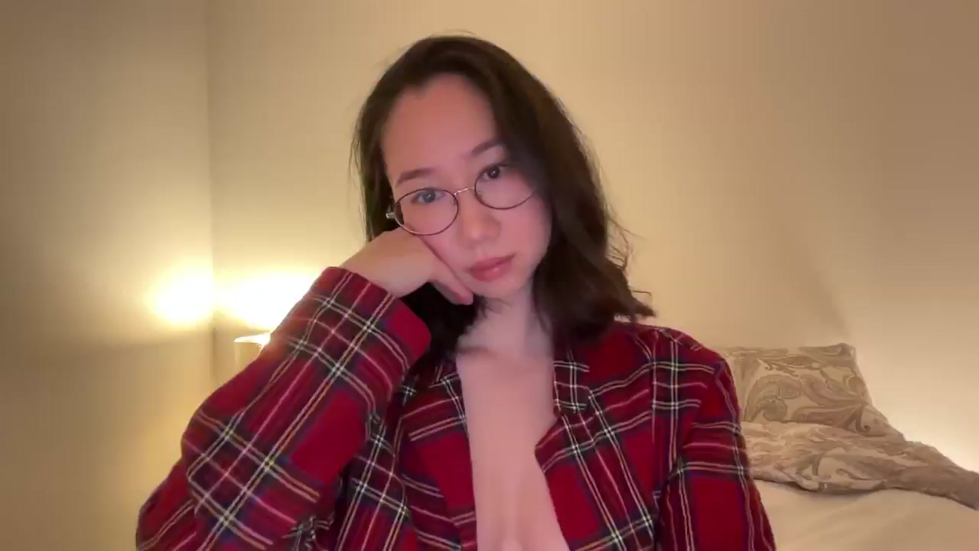 Gallery image thumbnail from cute_asian69's myfreecams stream on, 12/26/2024, 24:23 image 16 of 20
