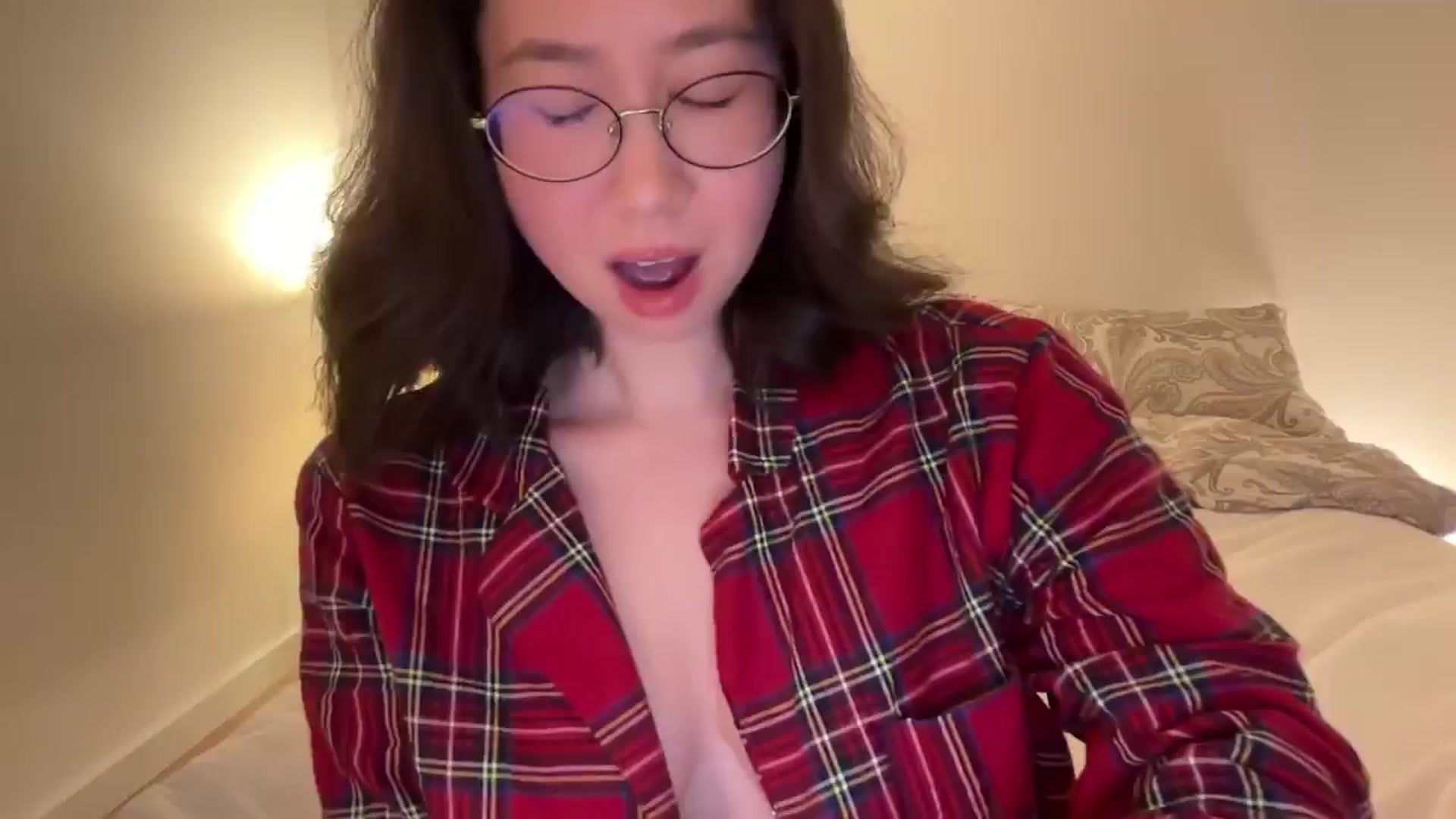 Gallery image thumbnail from cute_asian69's myfreecams stream on, 12/26/2024, 03:45 image 4 of 20