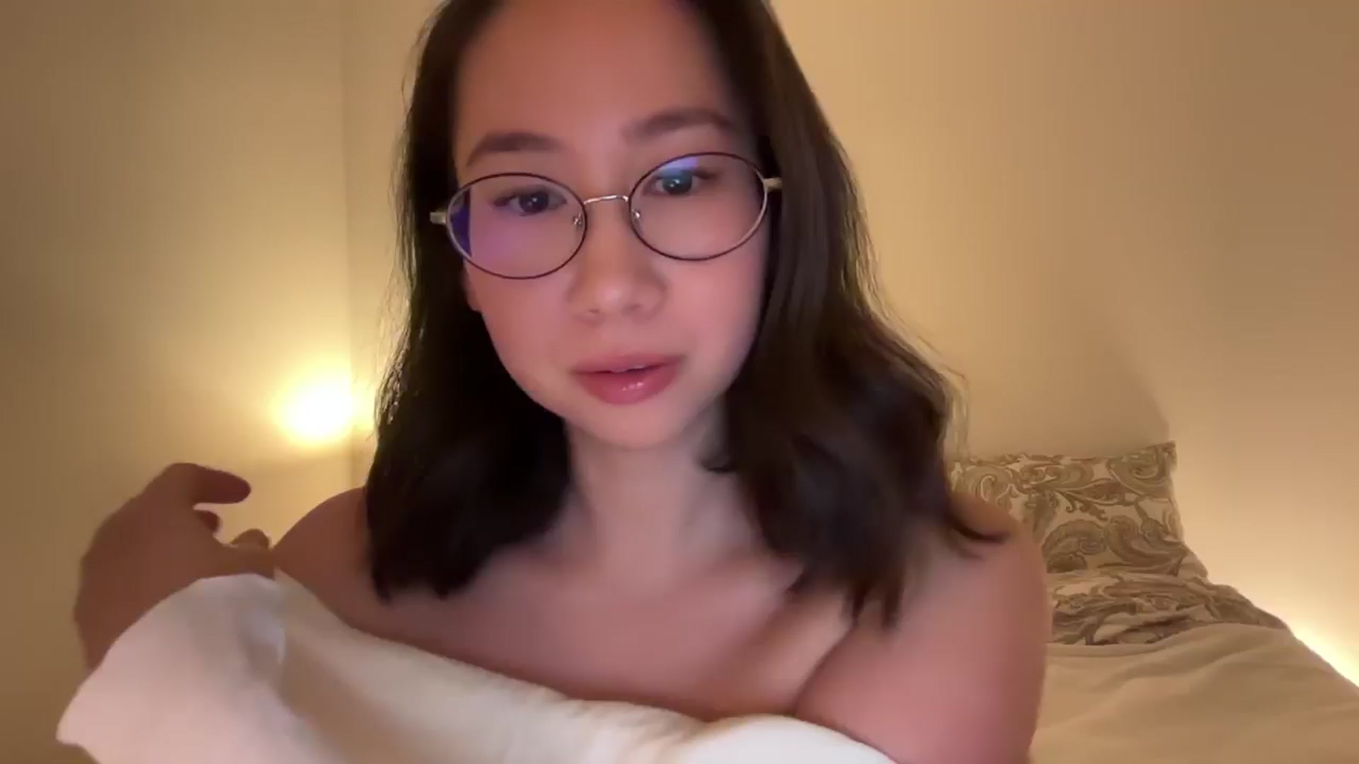 Gallery image thumbnail from cute_asian69's myfreecams stream on, 12/27/2024, 24:17 image 17 of 20