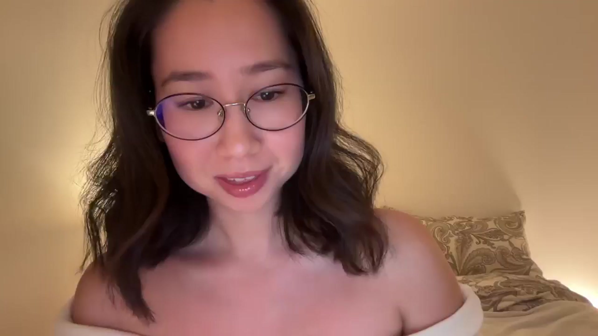 Gallery image thumbnail from cute_asian69's myfreecams stream on, 12/27/2024, 24:17 image 10 of 20