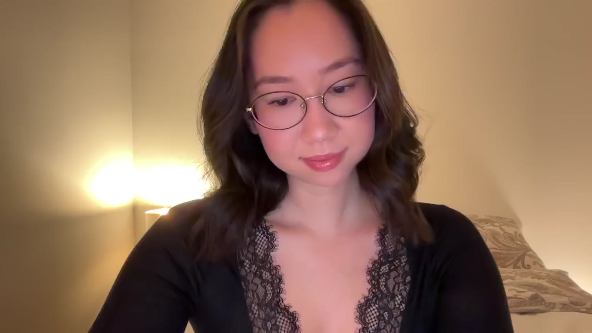 Gallery image thumbnail from cute_asian69's myfreecams stream on, 12/30/2024, 24:03 image 6 of 20