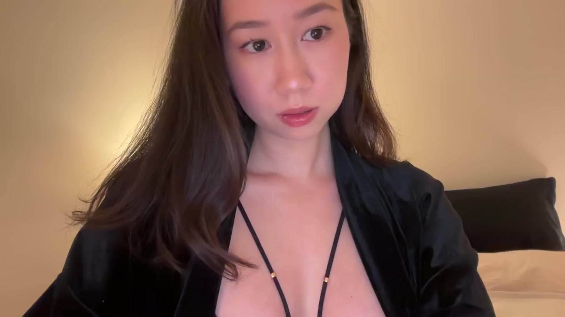 Gallery image thumbnail from cute_asian69's myfreecams stream on, 04/27/2025, 01:42 image 1 of 20