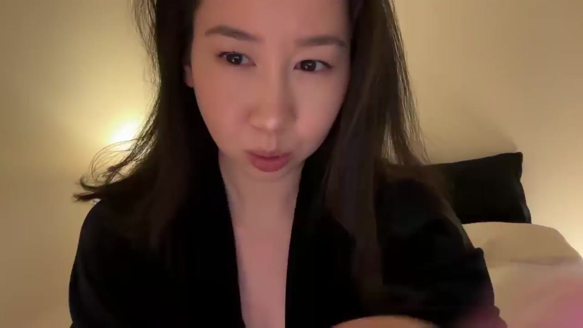 Gallery image thumbnail from cute_asian69's myfreecams stream on, 04/27/2025, 01:42 image 17 of 20