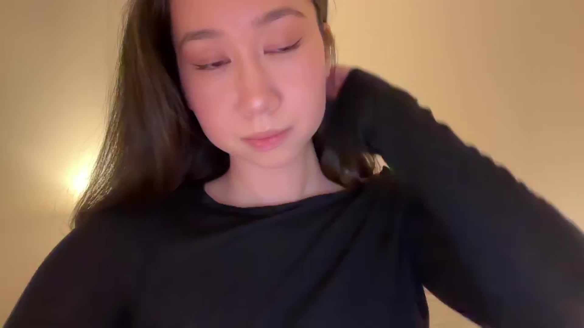 Gallery image thumbnail from cute_asian69's myfreecams stream on, 05/01/2025, 24:01 image 19 of 20