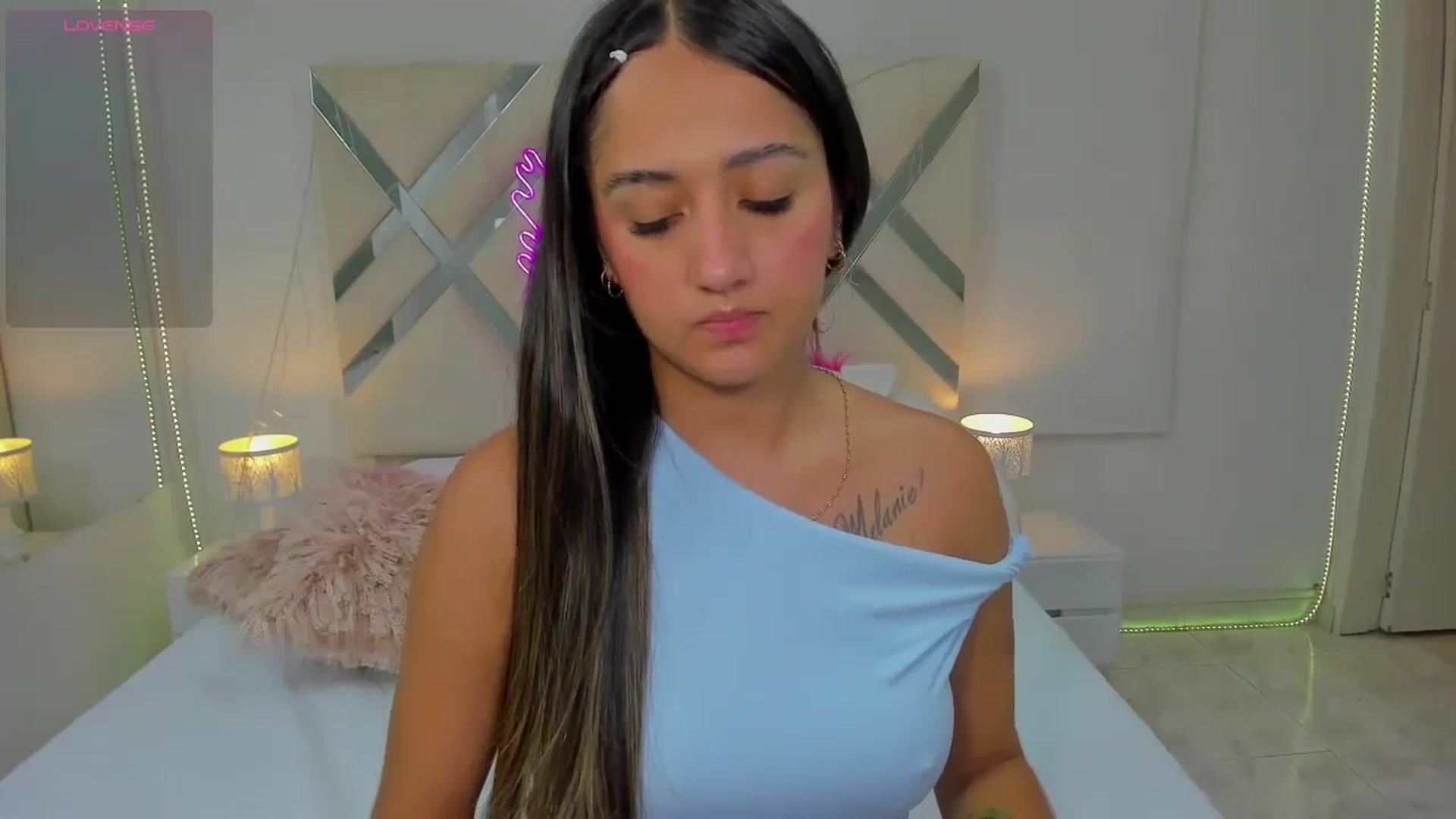 Gallery image thumbnail from cute_desiree's myfreecams stream on, 08/28/2025, 01:29 image 11 of 20