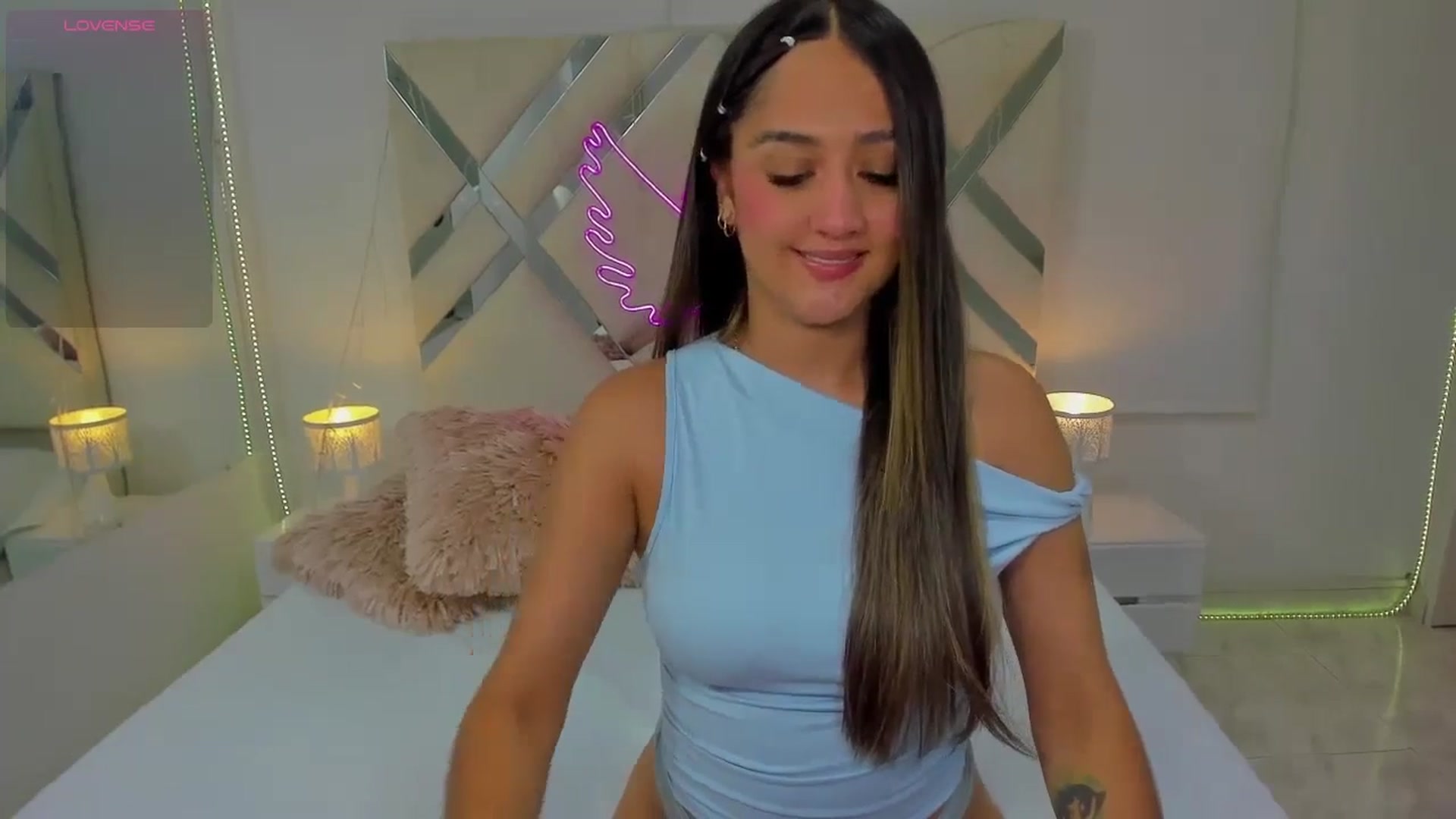 Gallery image thumbnail from cute_desiree's myfreecams stream on, 08/28/2025, 01:29 image 4 of 20