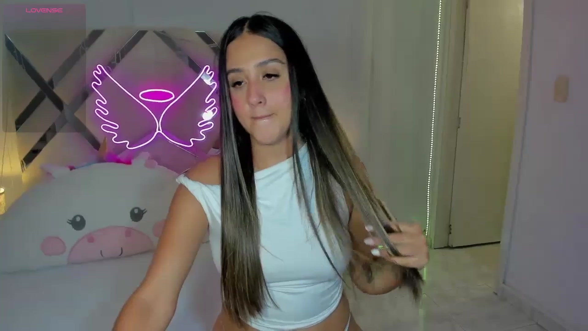 Gallery image thumbnail from cute_desiree's myfreecams stream on, 09/02/2025, 01:41 image 13 of 20