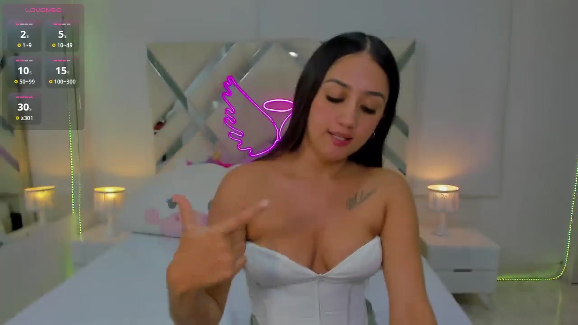 Gallery image thumbnail from cute_desiree's myfreecams stream on, 09/17/2025, 24:44 image 10 of 20