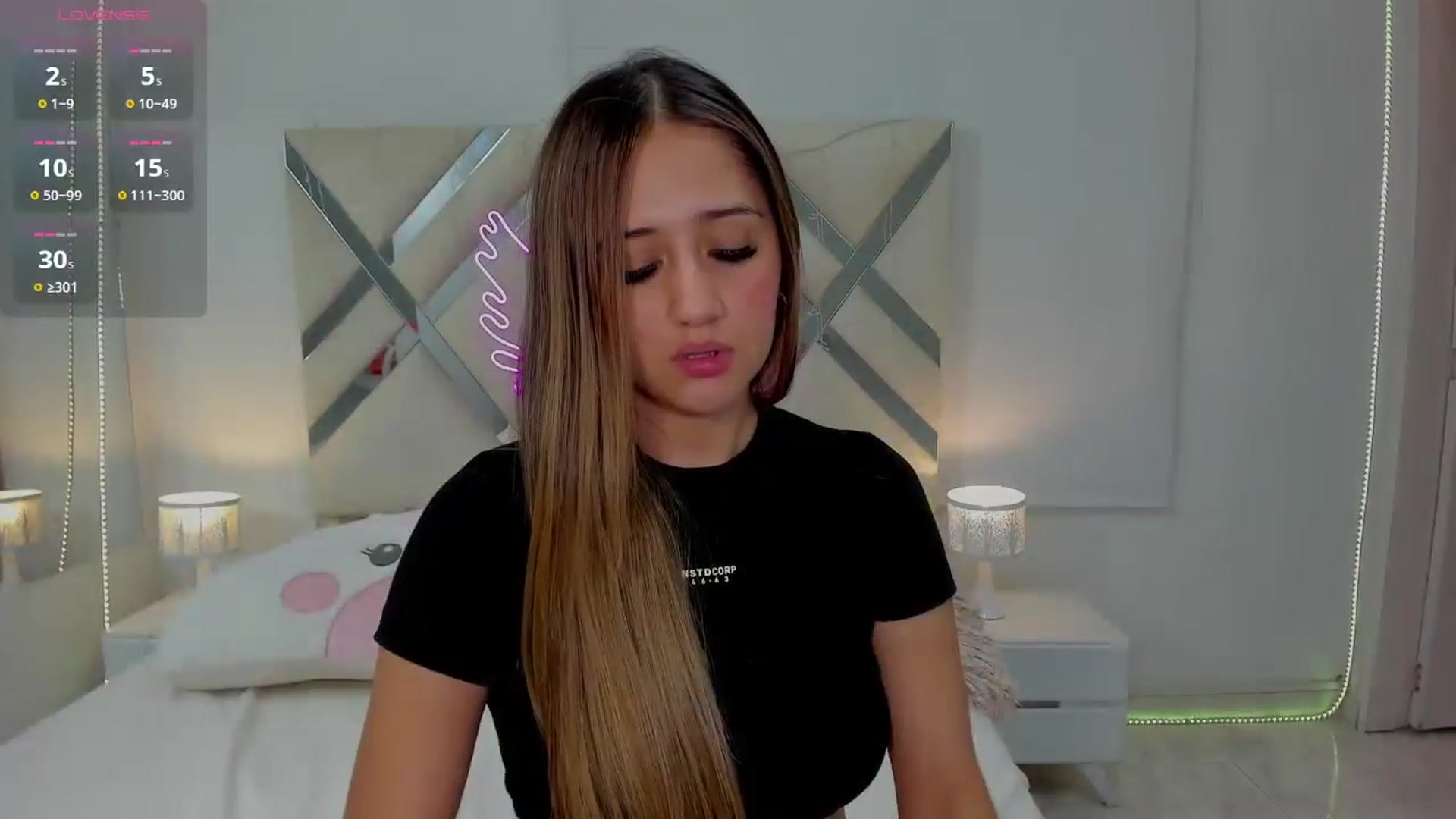 Gallery image thumbnail from cute_desiree's myfreecams stream on, 10/25/2025, 24:16 image 17 of 20