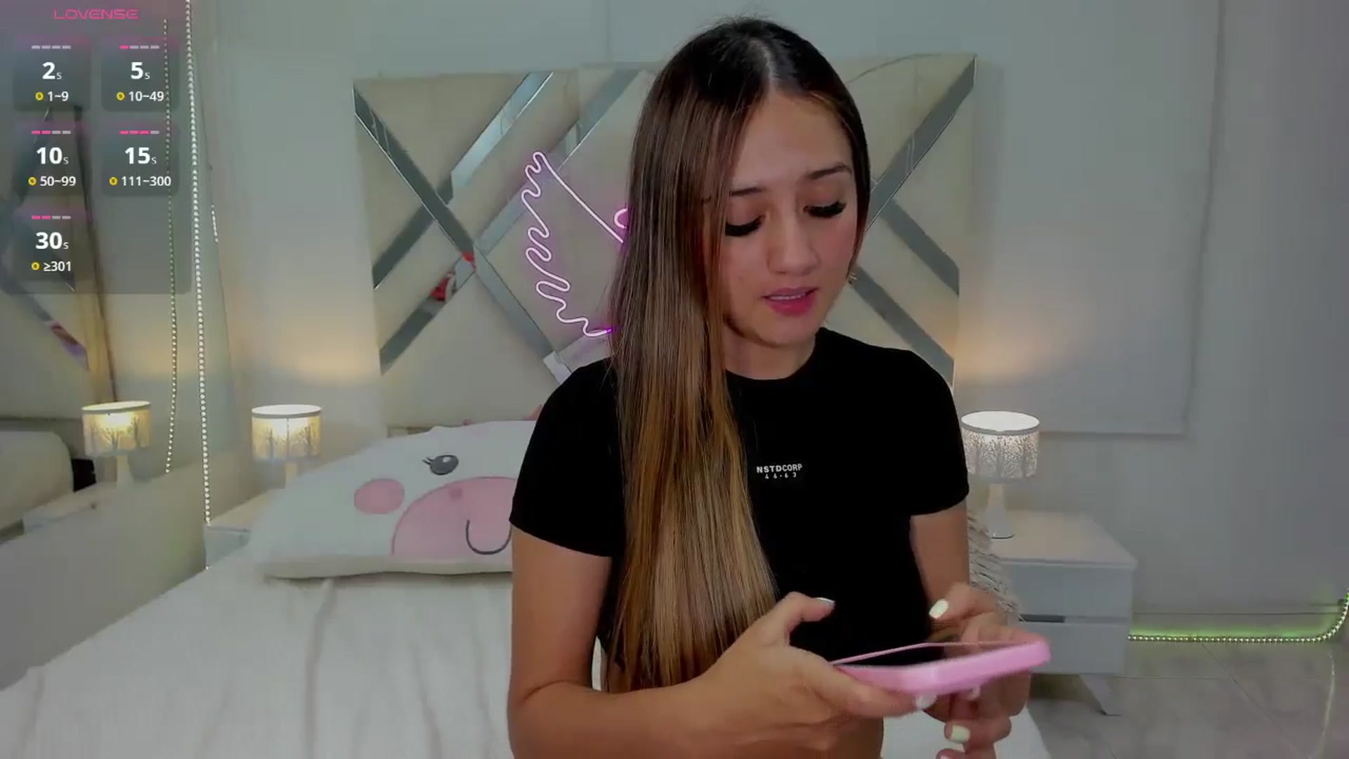 Gallery image thumbnail from cute_desiree's myfreecams stream on, 10/25/2025, 24:16 image 9 of 20
