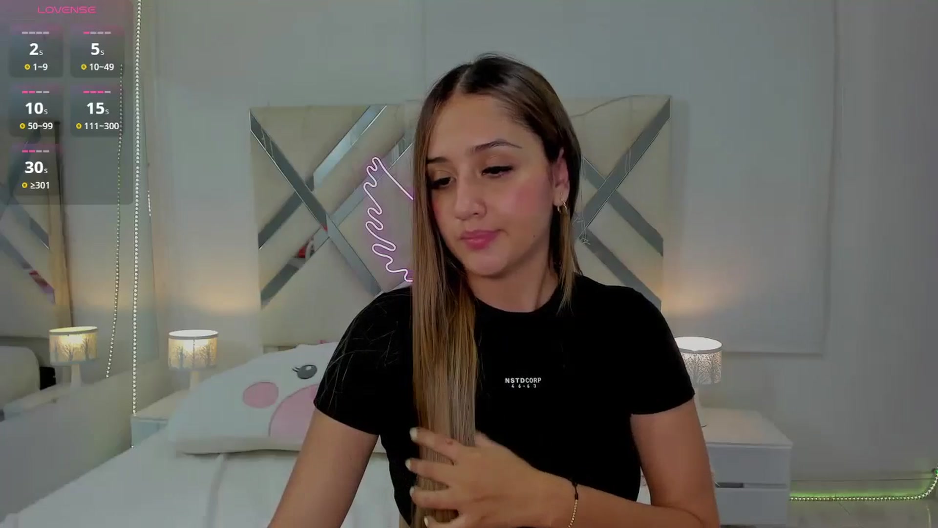 Gallery image thumbnail from cute_desiree's myfreecams stream on, 10/25/2025, 24:16 image 12 of 20
