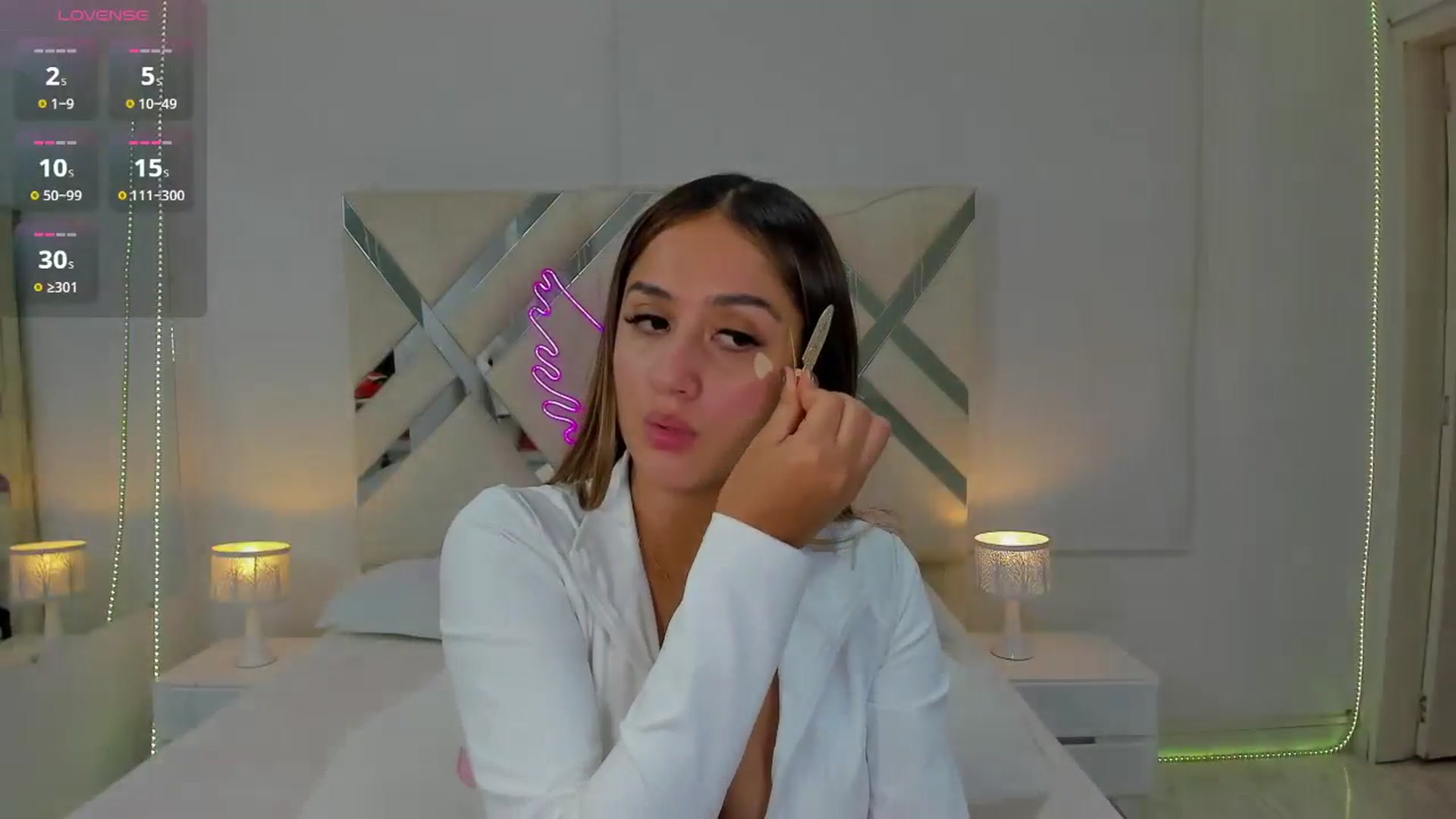 Gallery image thumbnail from cute_desiree's myfreecams stream on, 10/28/2025, 23:10 image 15 of 20