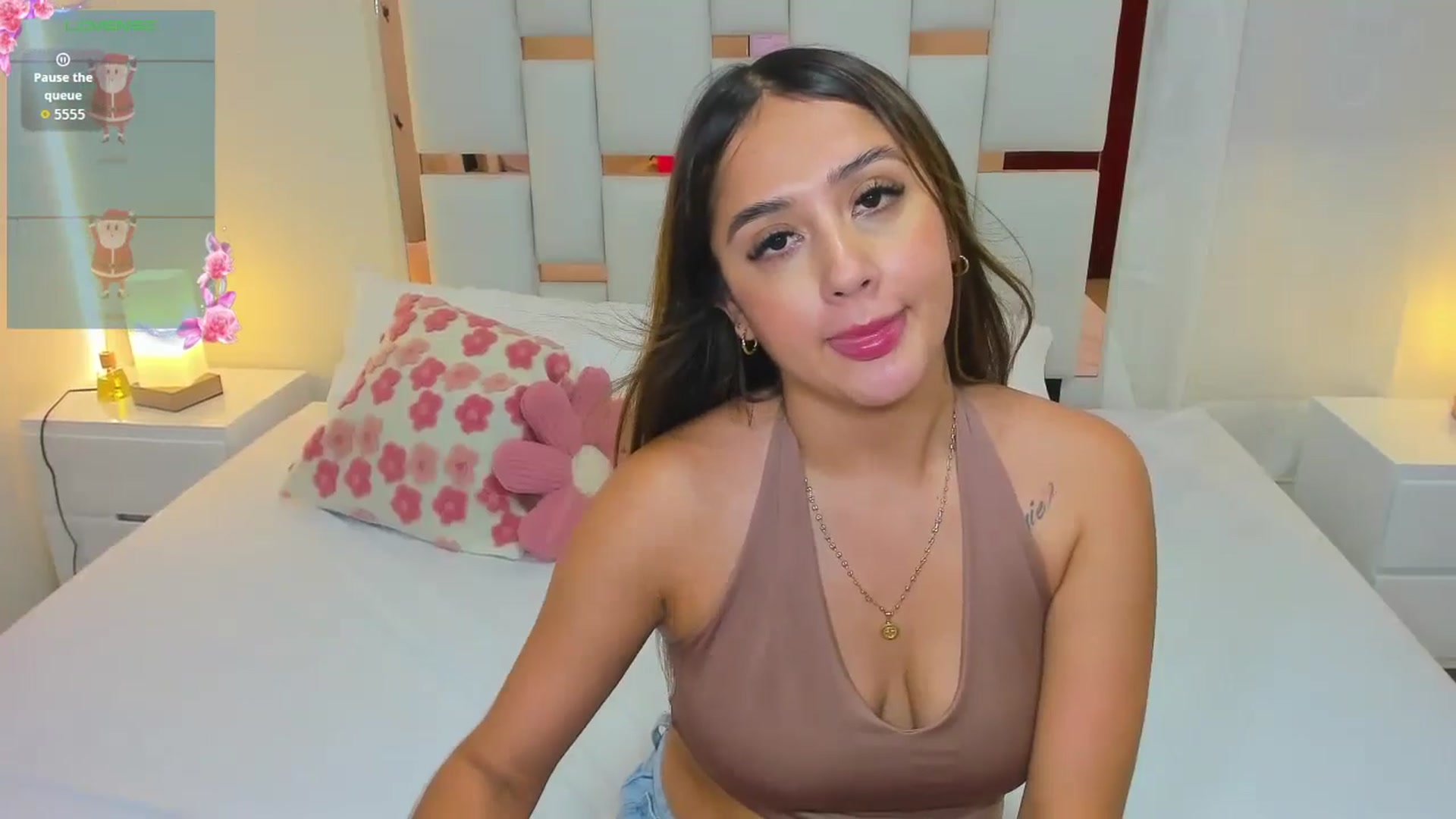 Gallery image thumbnail from cute_desiree's myfreecams stream on, 12/19/2025, 02:22 image 14 of 20