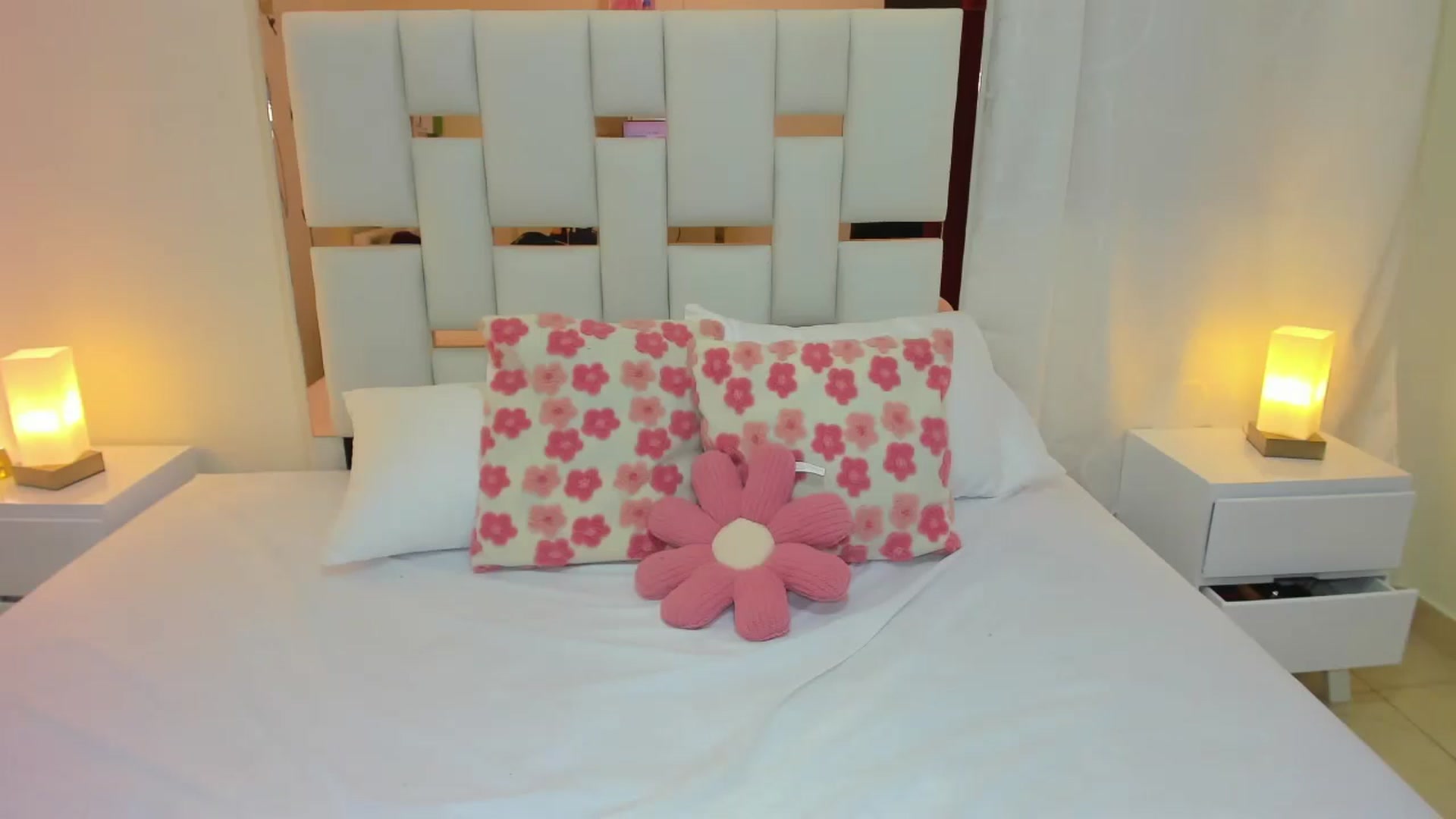 Gallery image thumbnail from cute_desiree's myfreecams stream on, 01/24/2026, 24:00 image 19 of 20