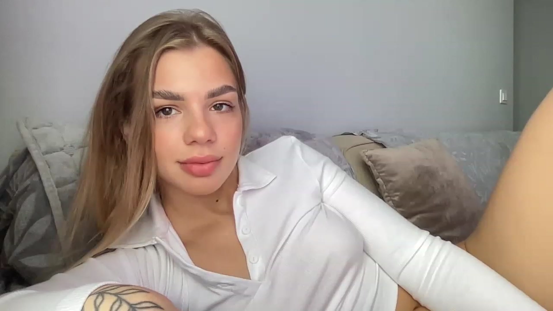 Gallery image thumbnail from cute_strawb99's myfreecams stream on, 11/21/2022, 12:28 image 2 of 20