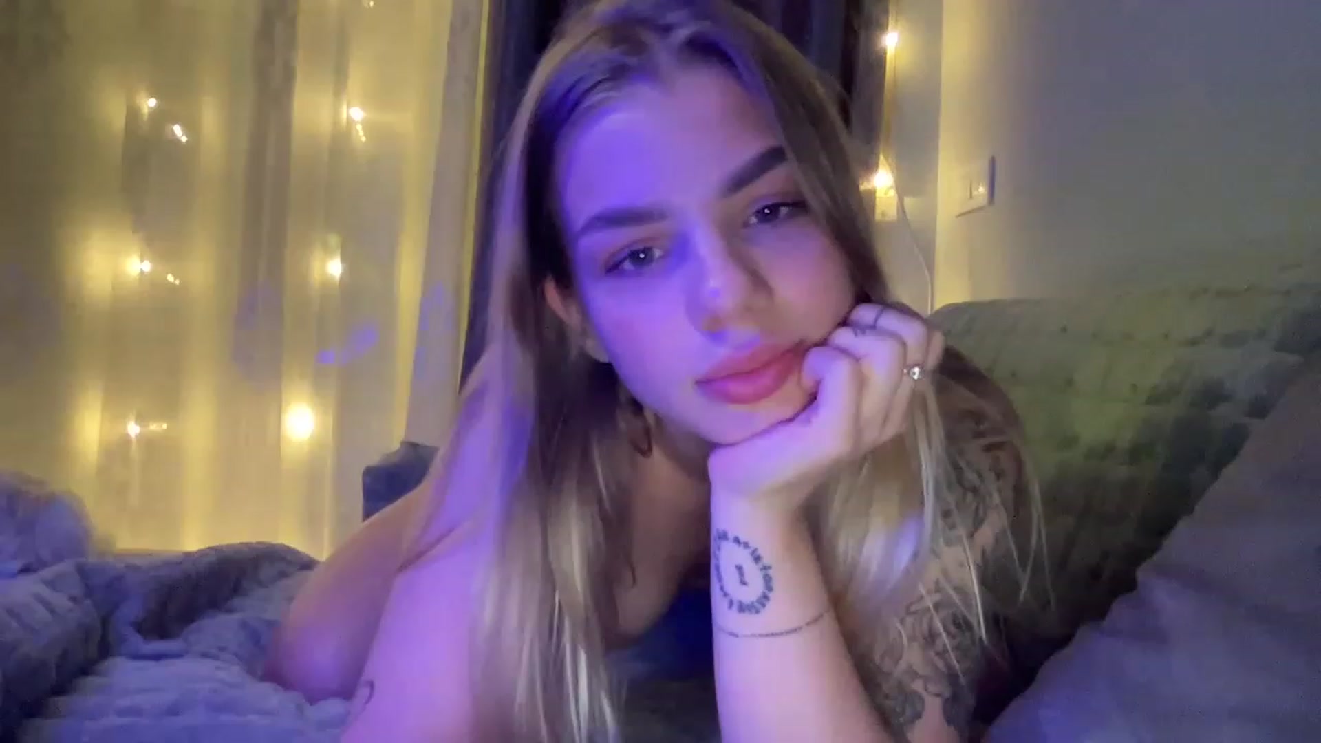 Gallery image thumbnail from cute_strawb99's myfreecams stream on, 11/26/2022, 19:05 image 7 of 20