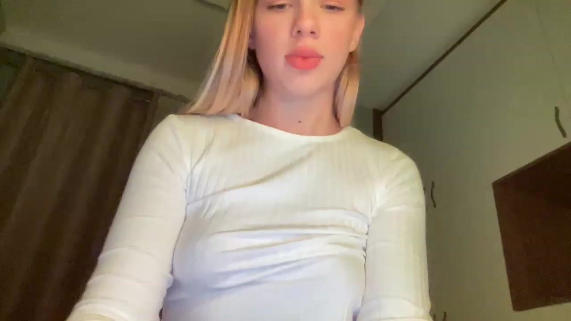 Gallery image thumbnail from cute_strawb99's myfreecams stream on, 11/27/2022, 21:12 image 1 of 20
