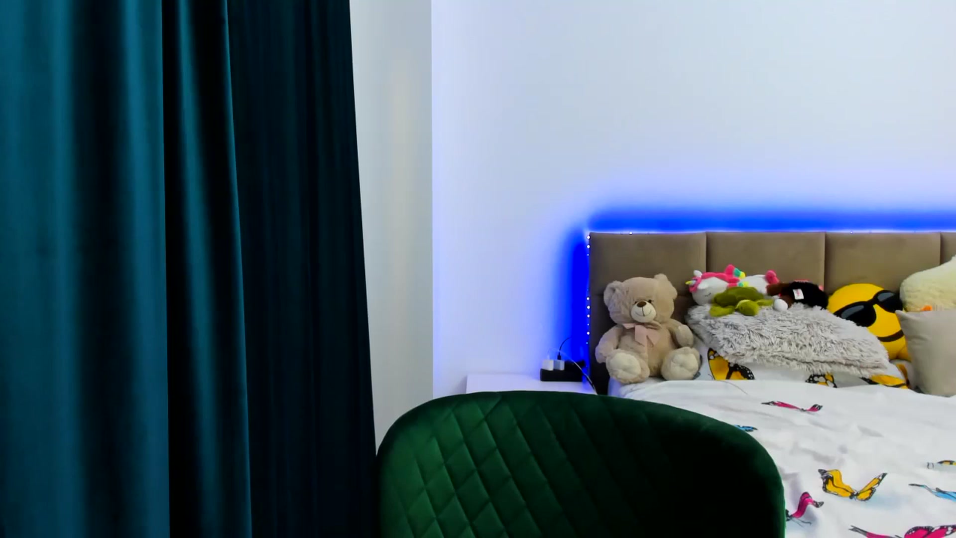 Gallery image thumbnail from cutealiice's myfreecams stream on, 11/14/2023, 18:10 image 1 of 20