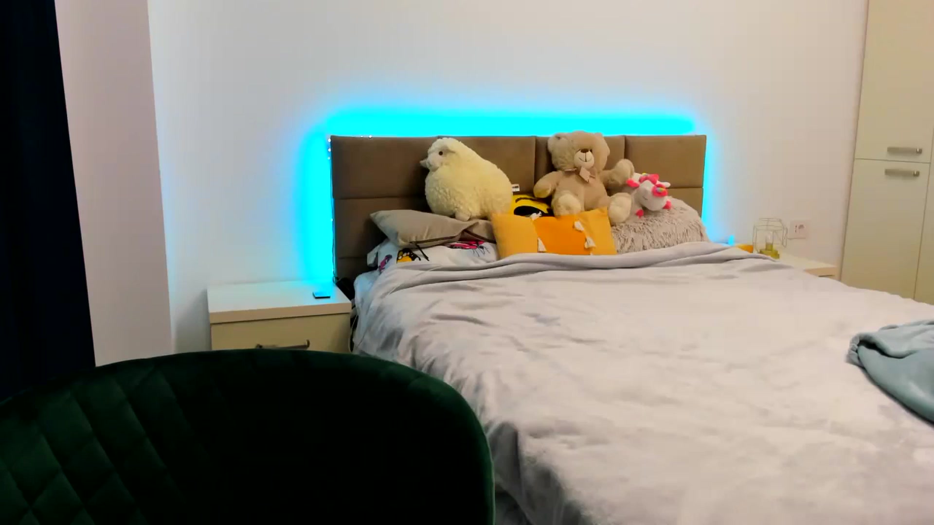 Gallery image thumbnail from cutealiice's myfreecams stream on, 11/17/2023, 14:46 image 1 of 20