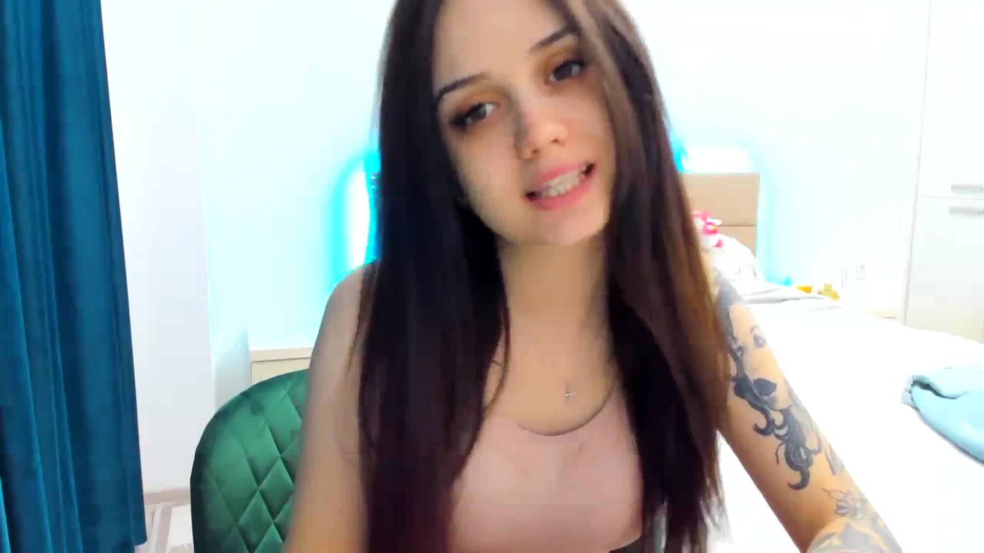 Gallery image thumbnail from cutealiice's myfreecams stream on, 11/17/2023, 14:46 image 3 of 20