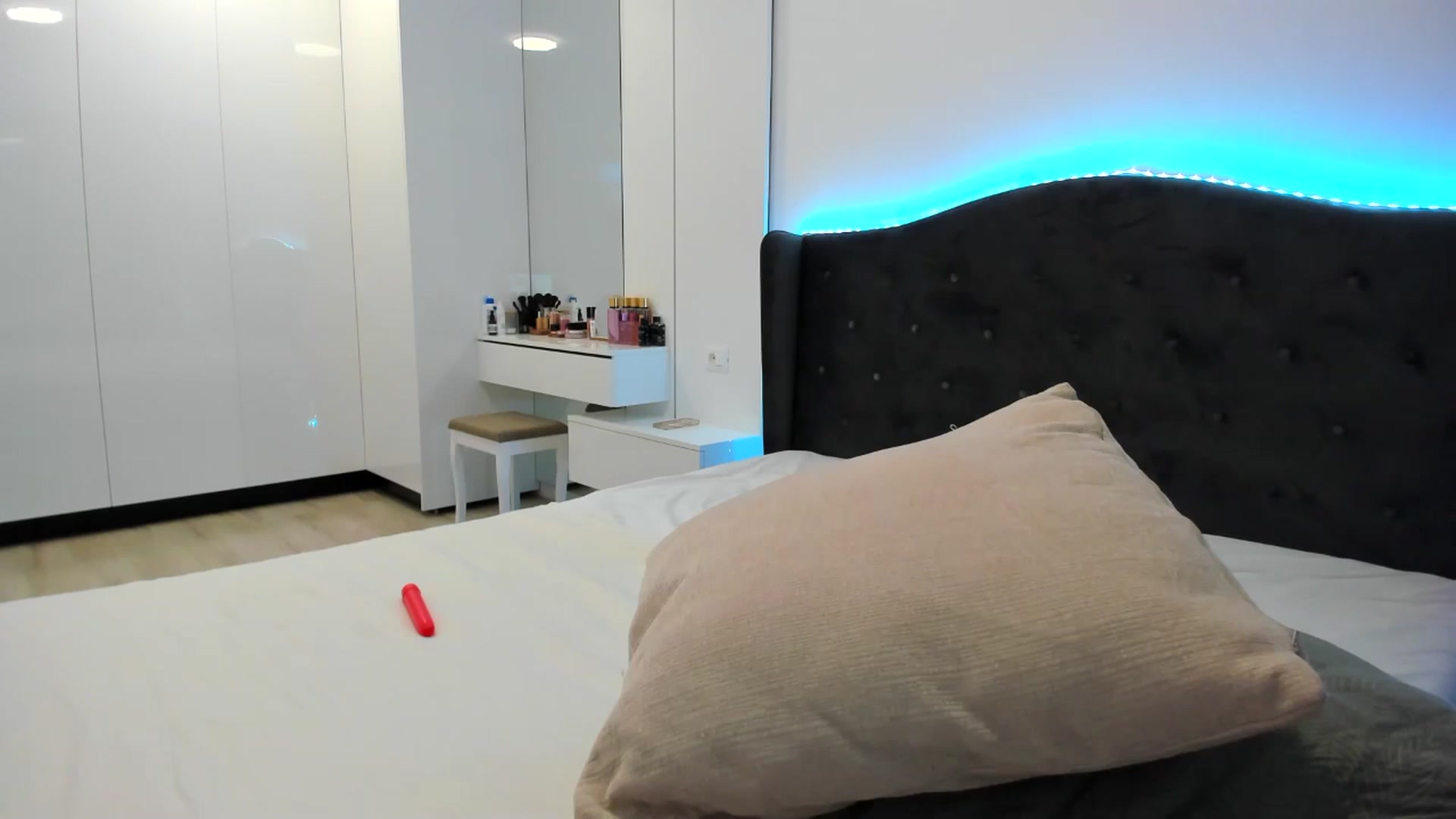 Gallery image thumbnail from cuteandsweet's myfreecams stream on, 02/23/2025, 21:33 image 15 of 20