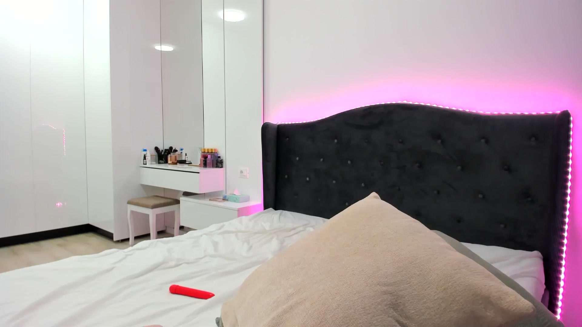 Gallery image thumbnail from cuteandsweet's myfreecams stream on, 03/05/2025, 22:56 image 11 of 20