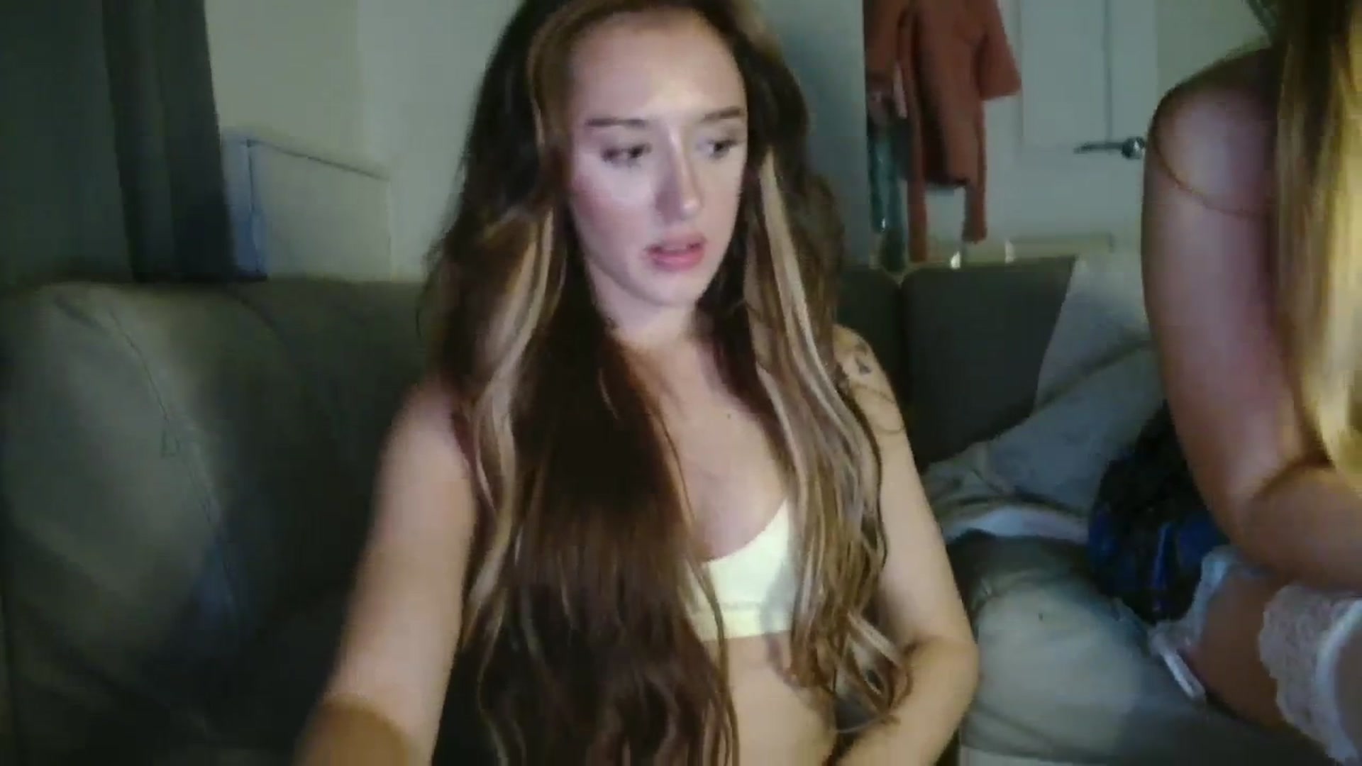 Gallery image thumbnail from cutebabe58's myfreecams stream on, 09/19/2023, 21:38 image 10 of 20