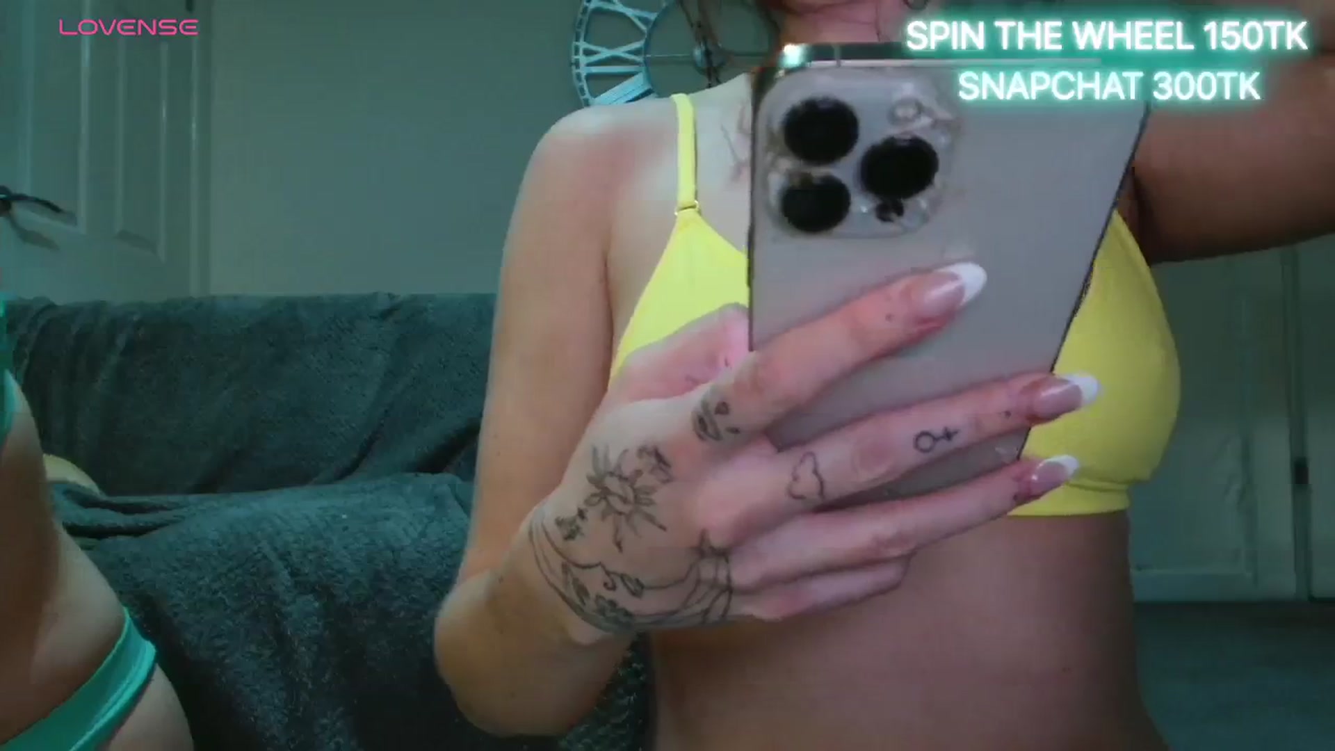 Gallery image thumbnail from cutebabe58's myfreecams stream on, 10/05/2023, 24:01 image 7 of 20