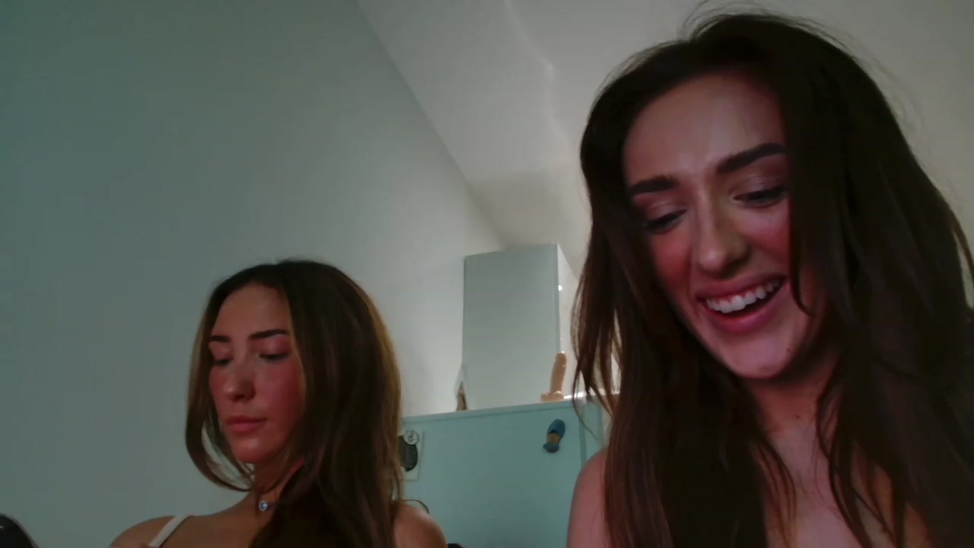Gallery image thumbnail from cutebabe7's myfreecams stream on, 06/05/2023, 19:39 image 2 of 20