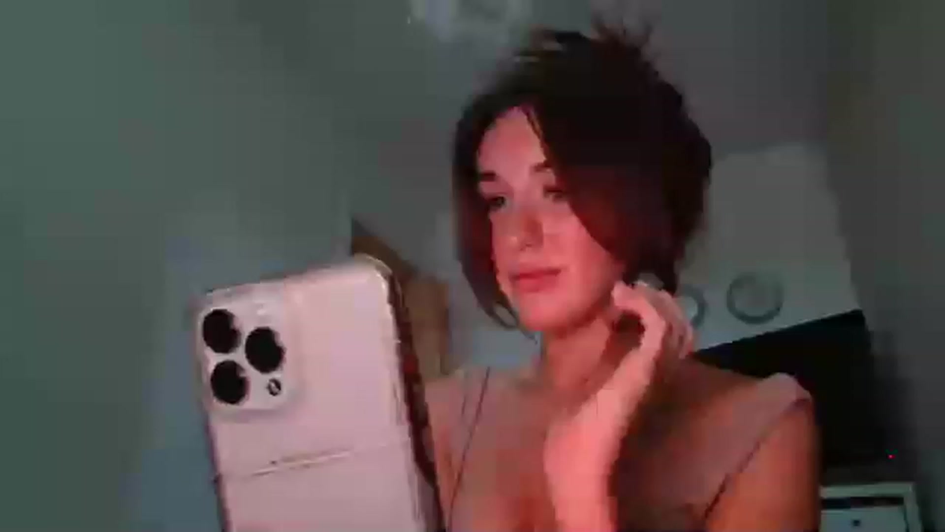 Gallery image thumbnail from cutebabe7's myfreecams stream on, 06/09/2023, 14:31 image 12 of 20