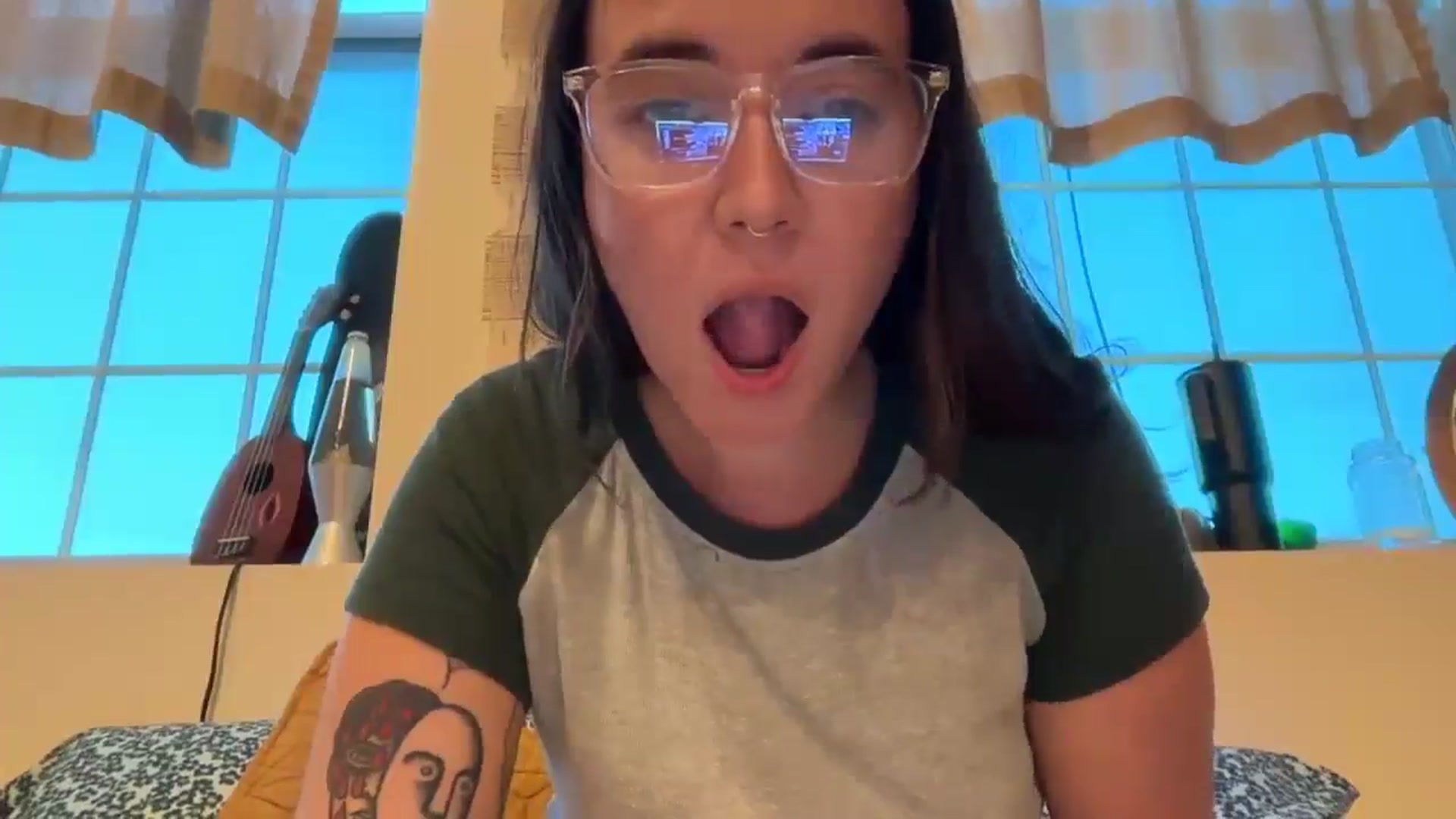Gallery image thumbnail from cuteballoons's myfreecams stream on, 05/13/2025, 24:33 image 13 of 20