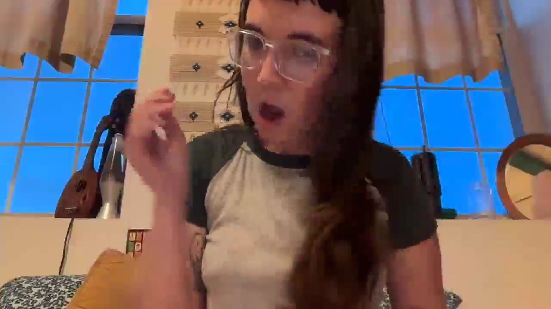 Gallery image thumbnail from cuteballoons's myfreecams stream on, 05/13/2025, 24:33 image 17 of 20