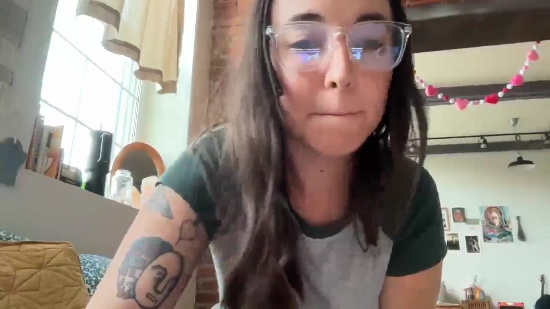 Gallery image thumbnail from cuteballoons's myfreecams stream on, 05/13/2025, 24:33 image 2 of 20
