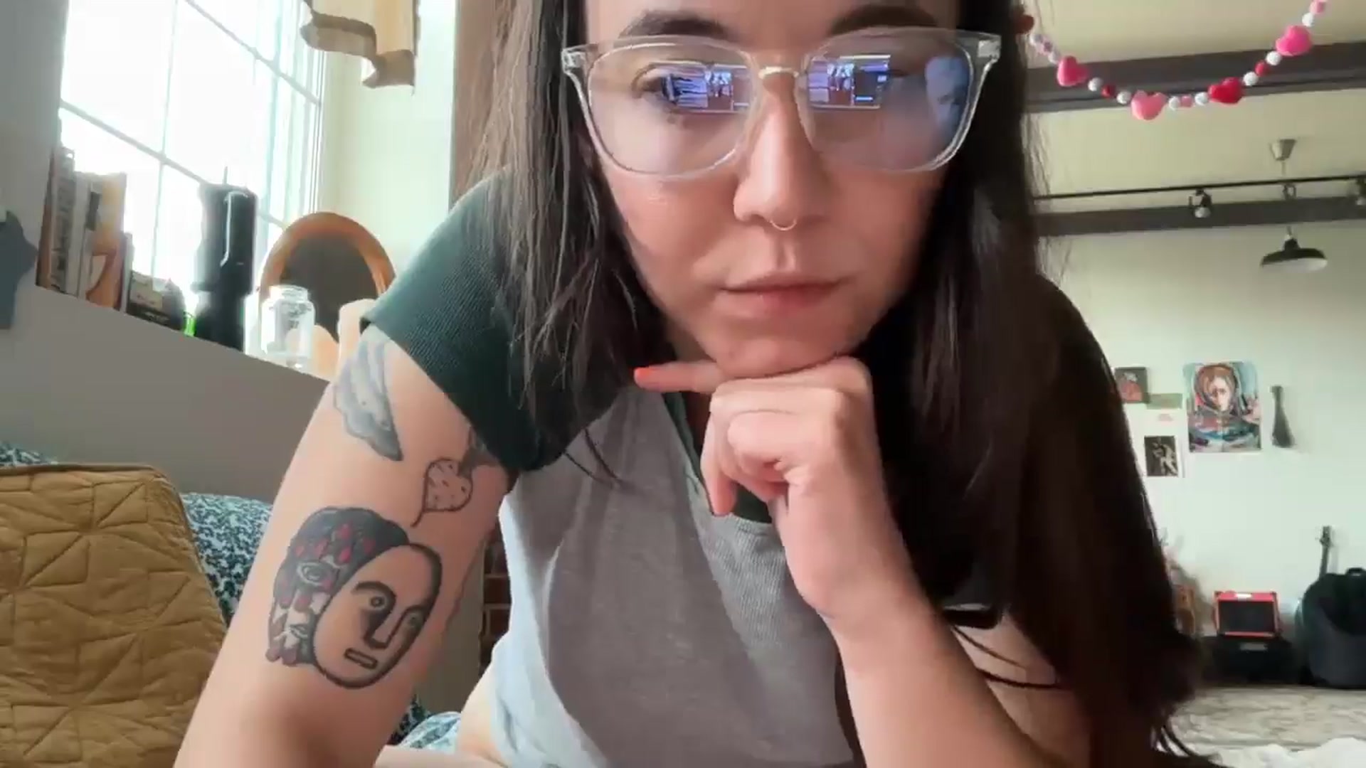 Gallery image thumbnail from cuteballoons's myfreecams stream on, 05/13/2025, 24:33 image 4 of 20