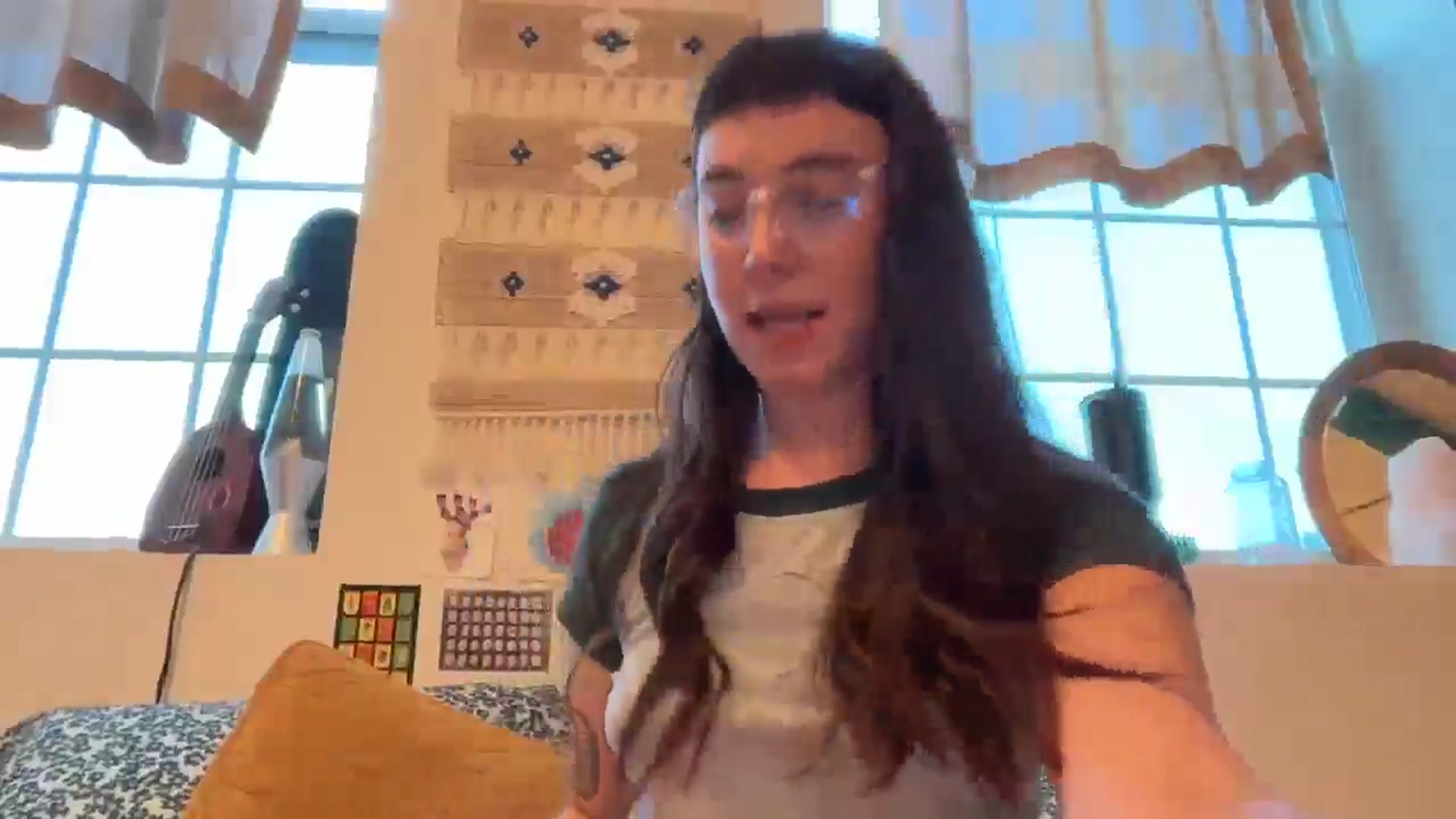 Gallery image thumbnail from cuteballoons's myfreecams stream on, 05/13/2025, 24:33 image 10 of 20
