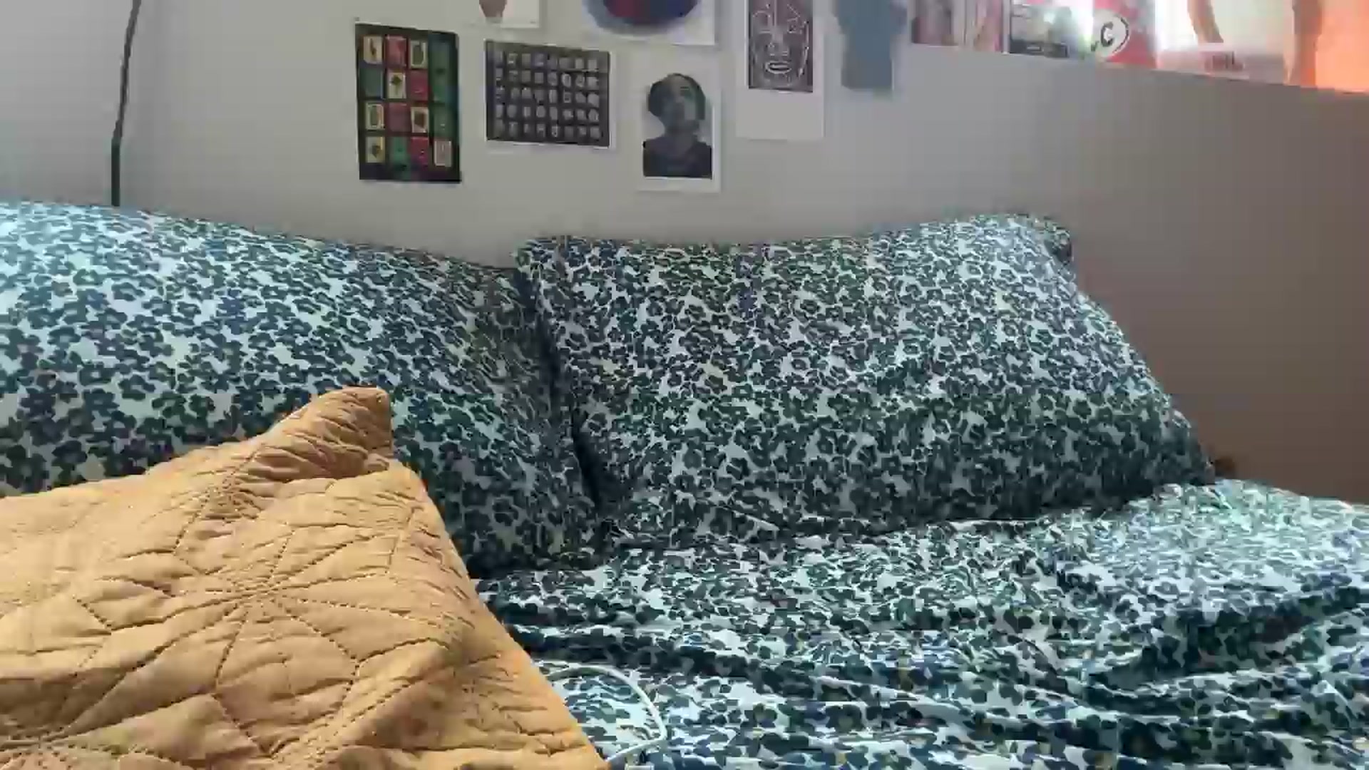 Gallery image thumbnail from cuteballoons's myfreecams stream on, 05/18/2025, 14:45 image 18 of 20