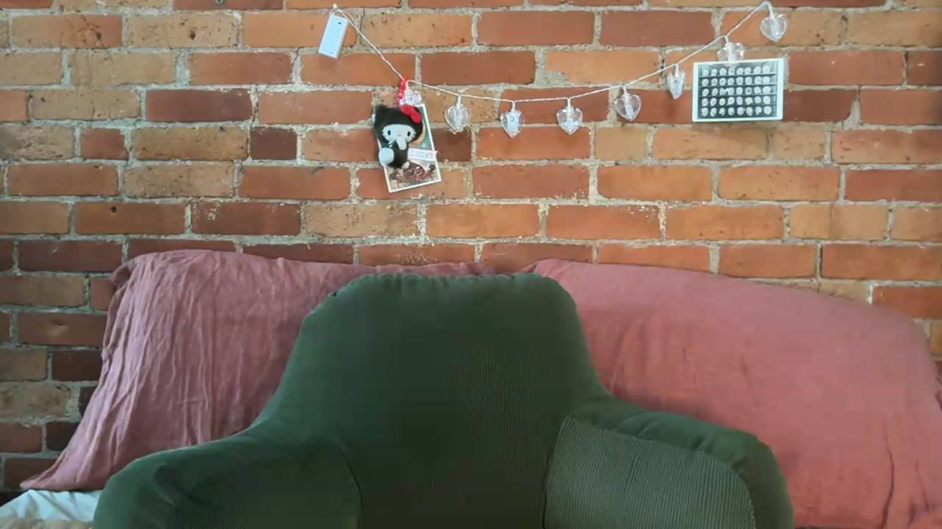 Gallery image thumbnail from cuteballoons's myfreecams stream on, 07/01/2026, 23:11 image 18 of 20