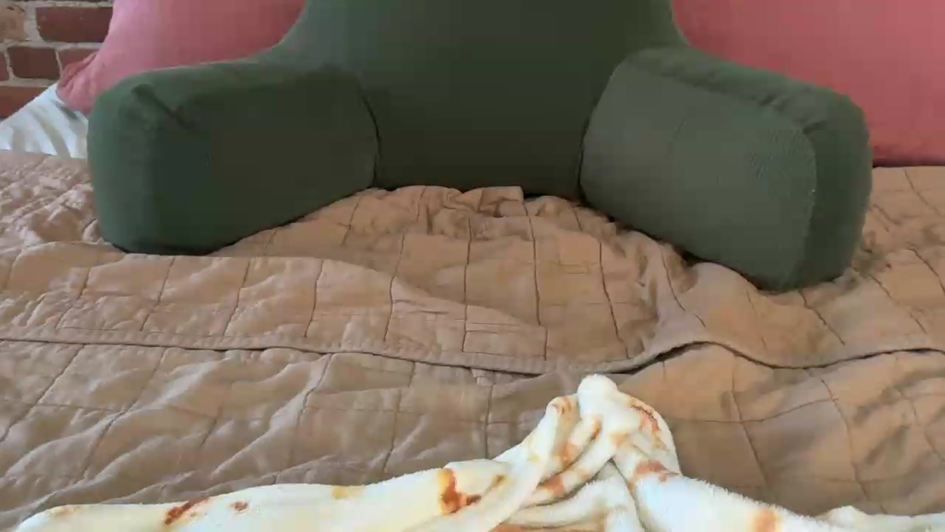 Gallery image thumbnail from cuteballoons's myfreecams stream on, 07/12/2026, 19:41 image 10 of 20