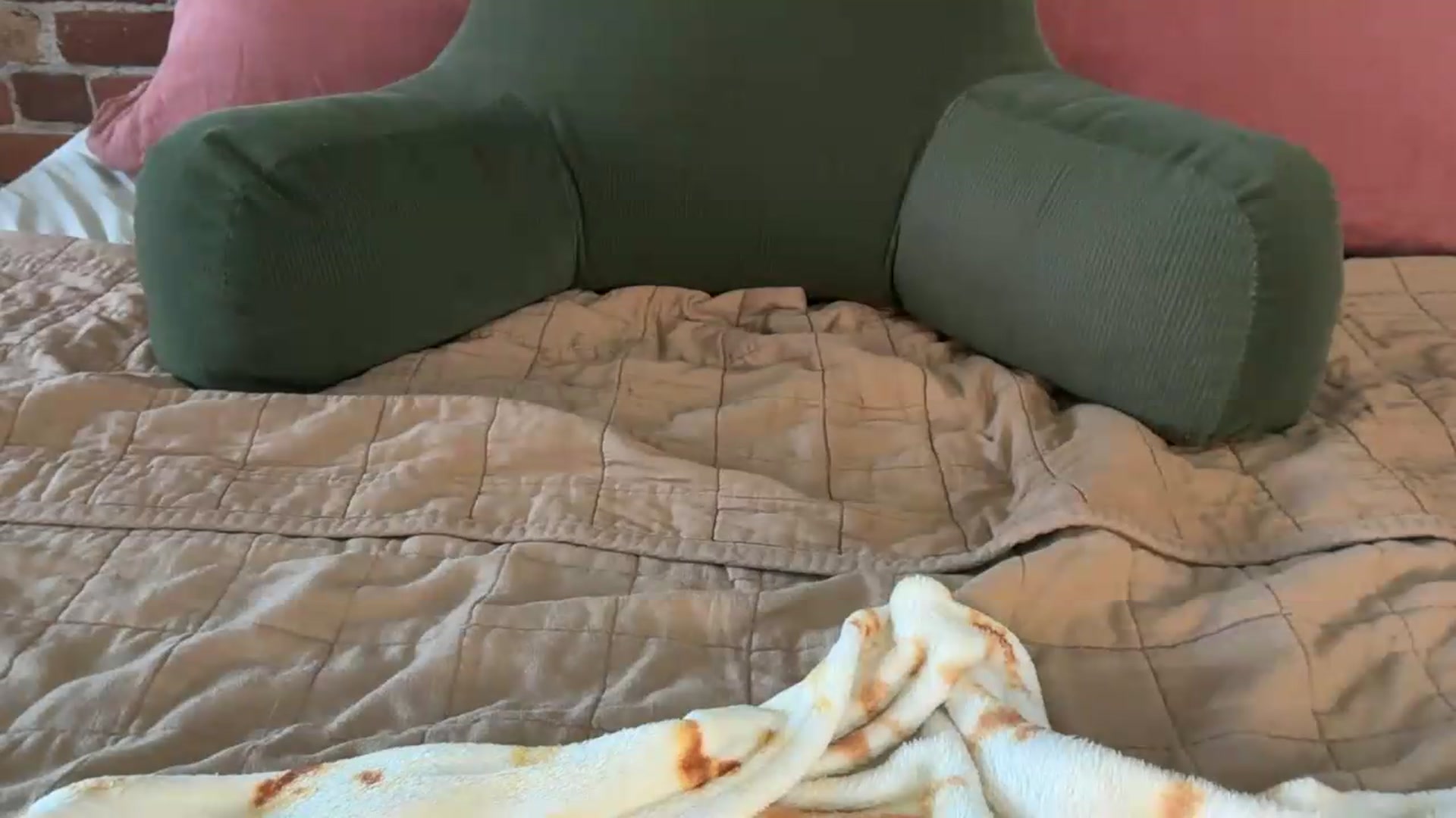 Gallery image thumbnail from cuteballoons's myfreecams stream on, 07/12/2026, 19:41 image 17 of 20