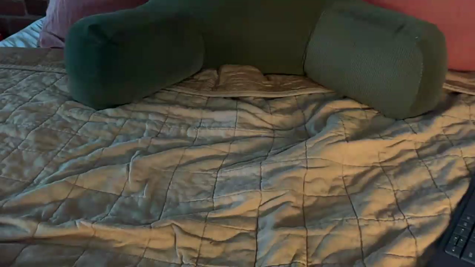 Gallery image thumbnail from cuteballoons's myfreecams stream on, 08/15/2026, 23:32 image 19 of 20