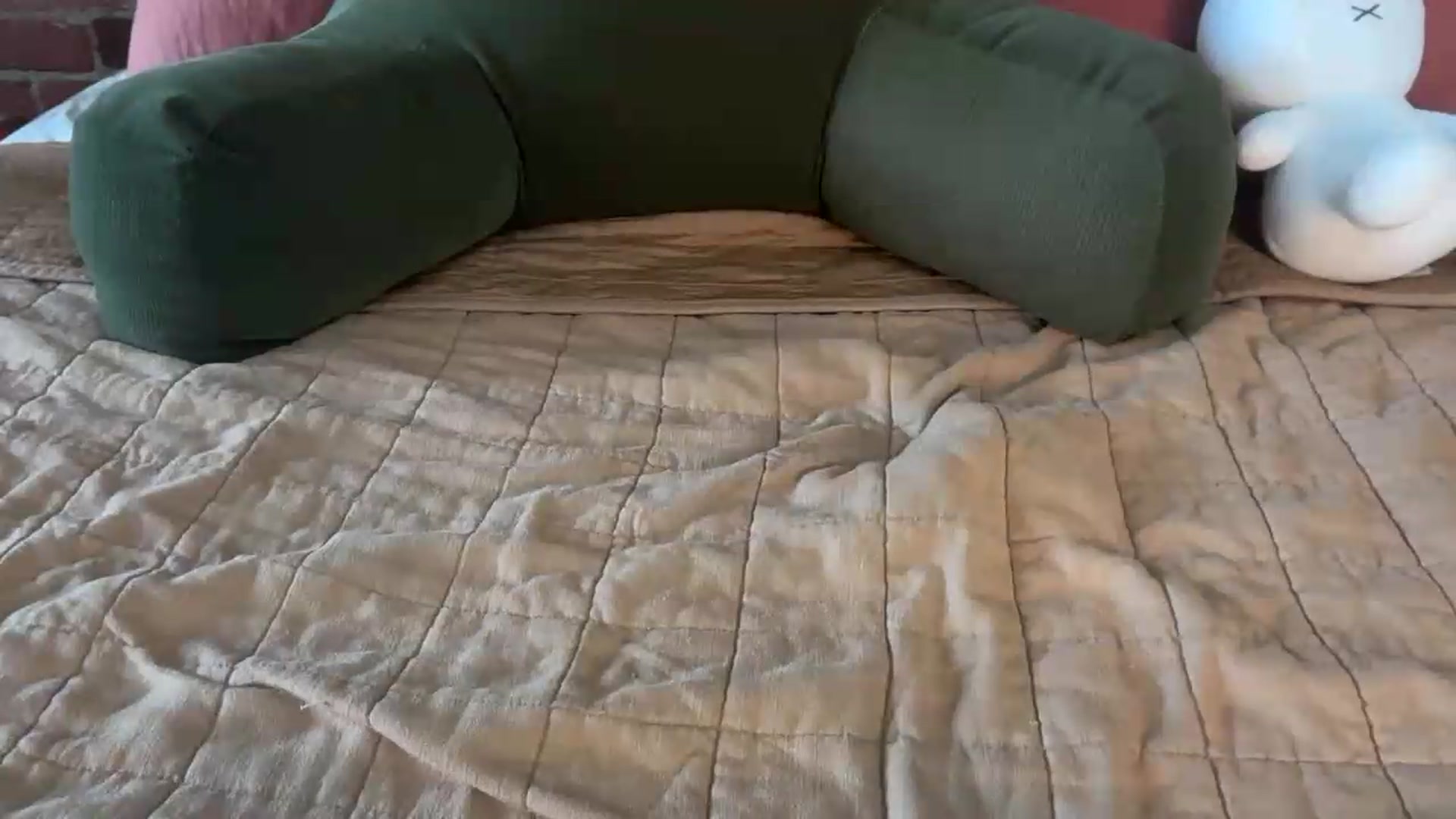 Gallery image thumbnail from cuteballoons's myfreecams stream on, 08/26/2026, 19:19 image 11 of 20