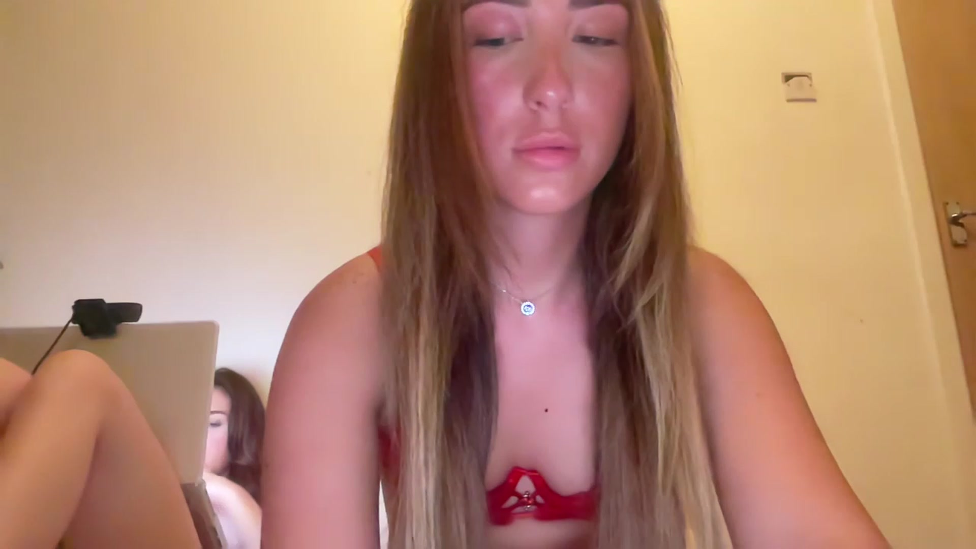 Gallery image thumbnail from cutecarmenxo's myfreecams stream on, 05/26/2023, 24:11 image 8 of 20
