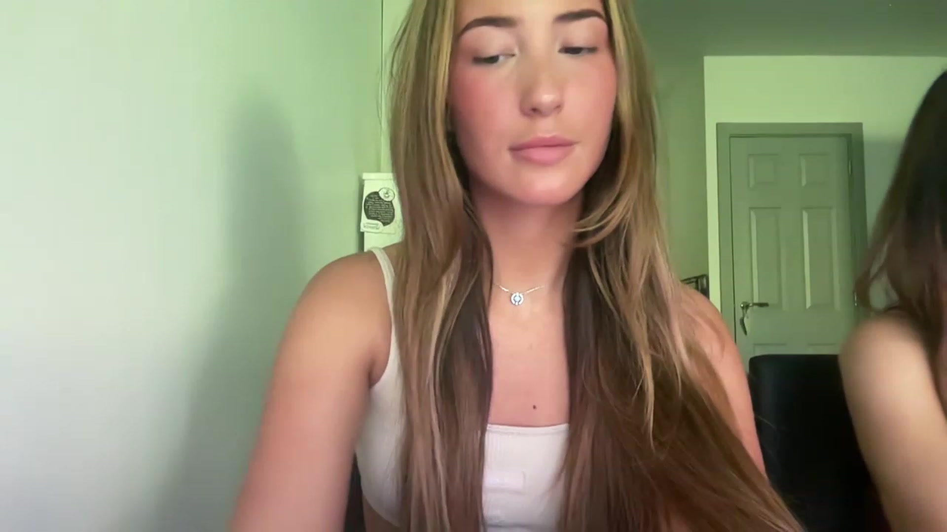 Gallery image thumbnail from cutecarmenxo's myfreecams stream on, 06/05/2023, 18:39 image 6 of 20