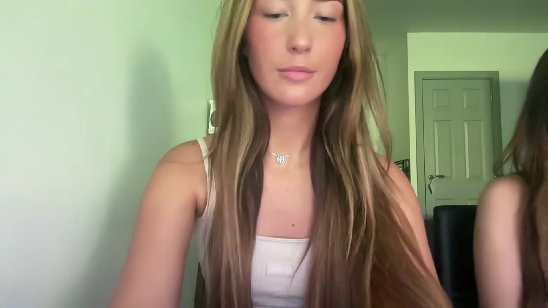 Gallery image thumbnail from cutecarmenxo's myfreecams stream on, 06/05/2023, 18:39 image 2 of 20