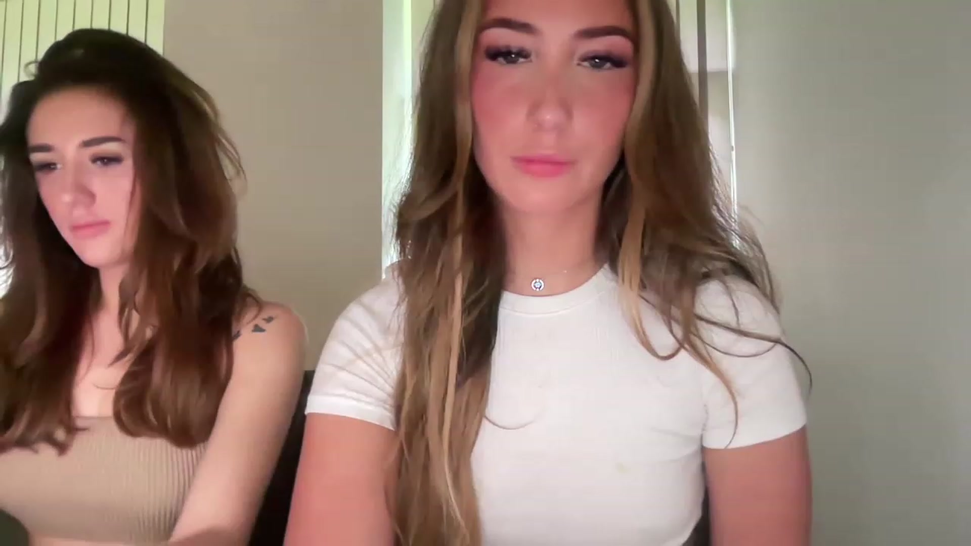 Gallery image thumbnail from cutecarmenxo's myfreecams stream on, 06/21/2023, 06:23 image 10 of 20