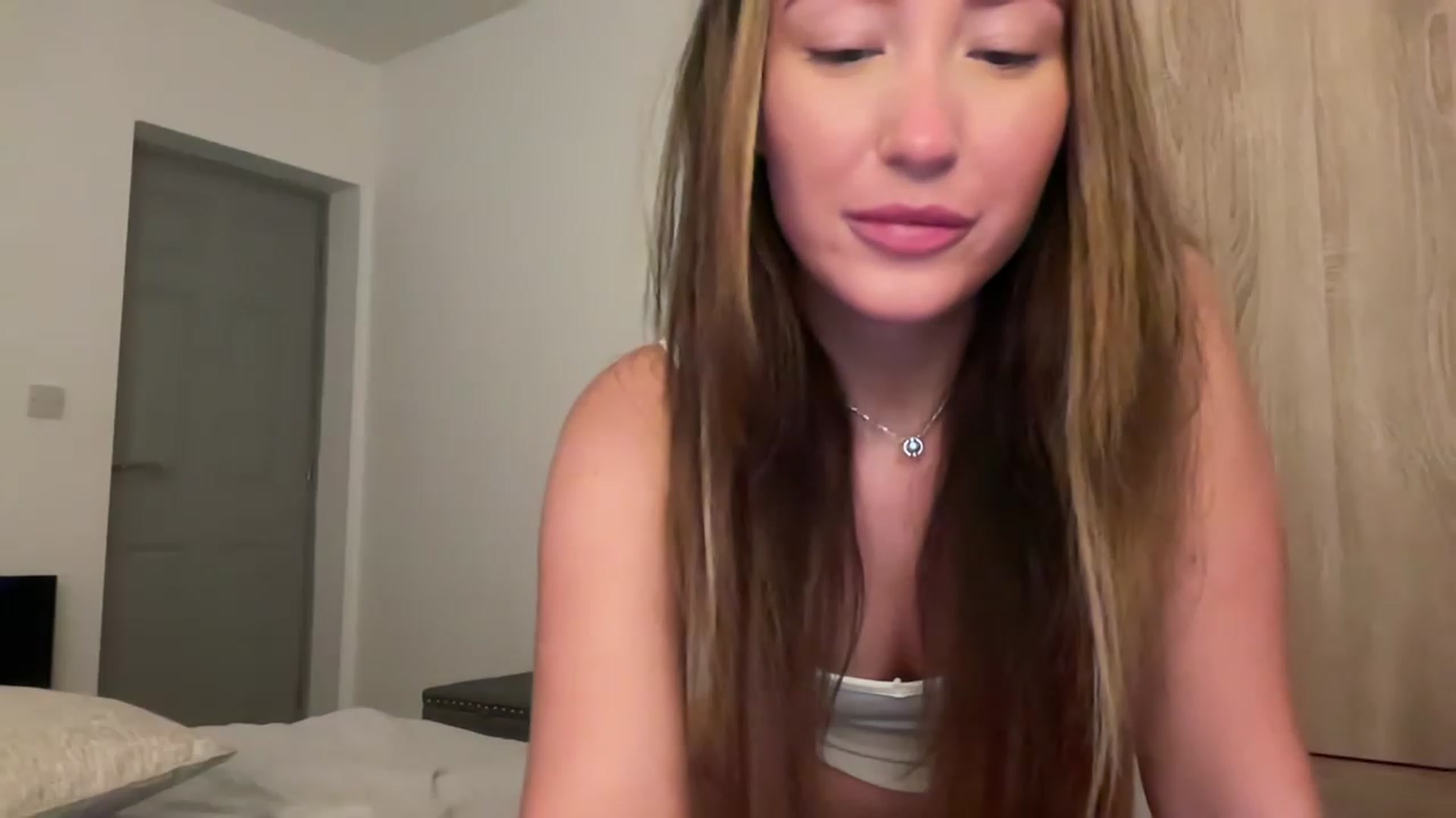 Gallery image thumbnail from cutecarmenxo's myfreecams stream on, 07/24/2023, 07:58 image 3 of 20