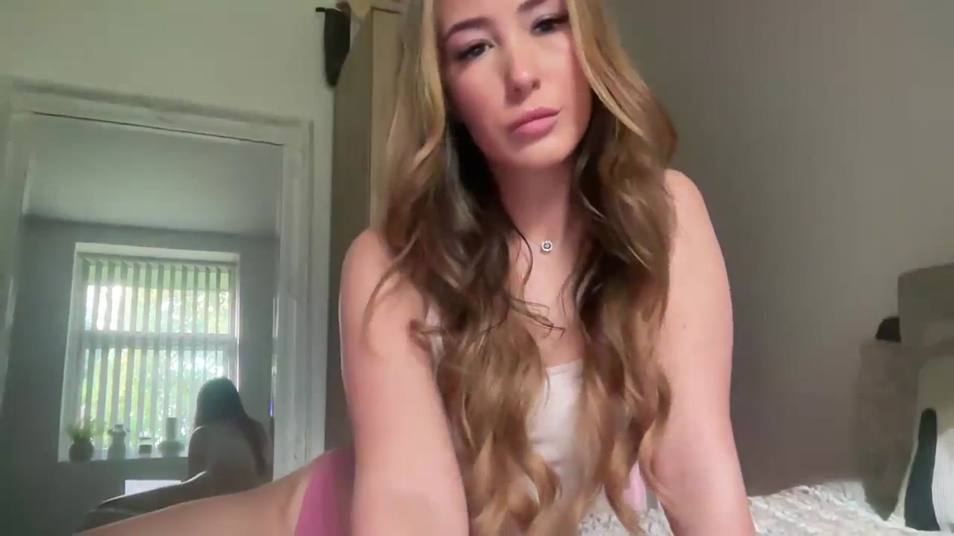 Gallery image thumbnail from cutecarmenxo's myfreecams stream on, 10/22/2023, 12:40 image 3 of 20