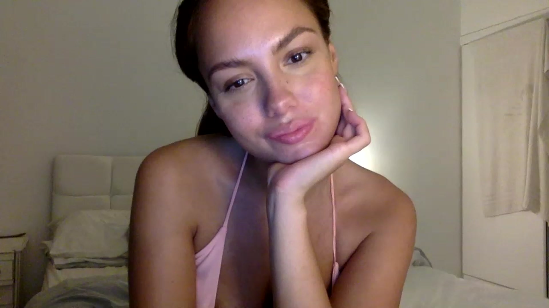 Gallery image thumbnail from cutegirl62's myfreecams stream on, 12/12/2022, 21:20 image 11 of 20